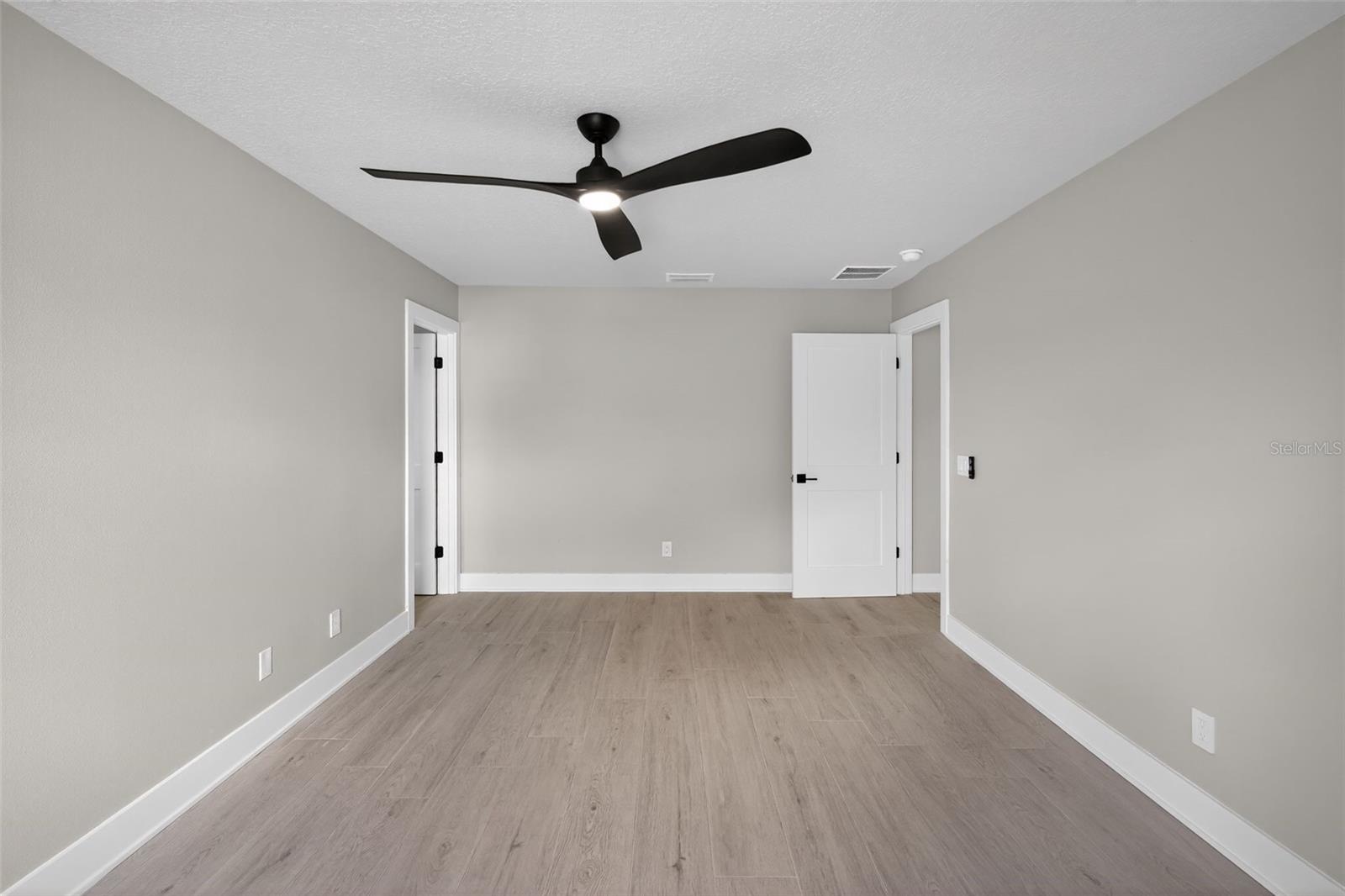 Image 8 of 34 For 20054 Nob Oak Avenue