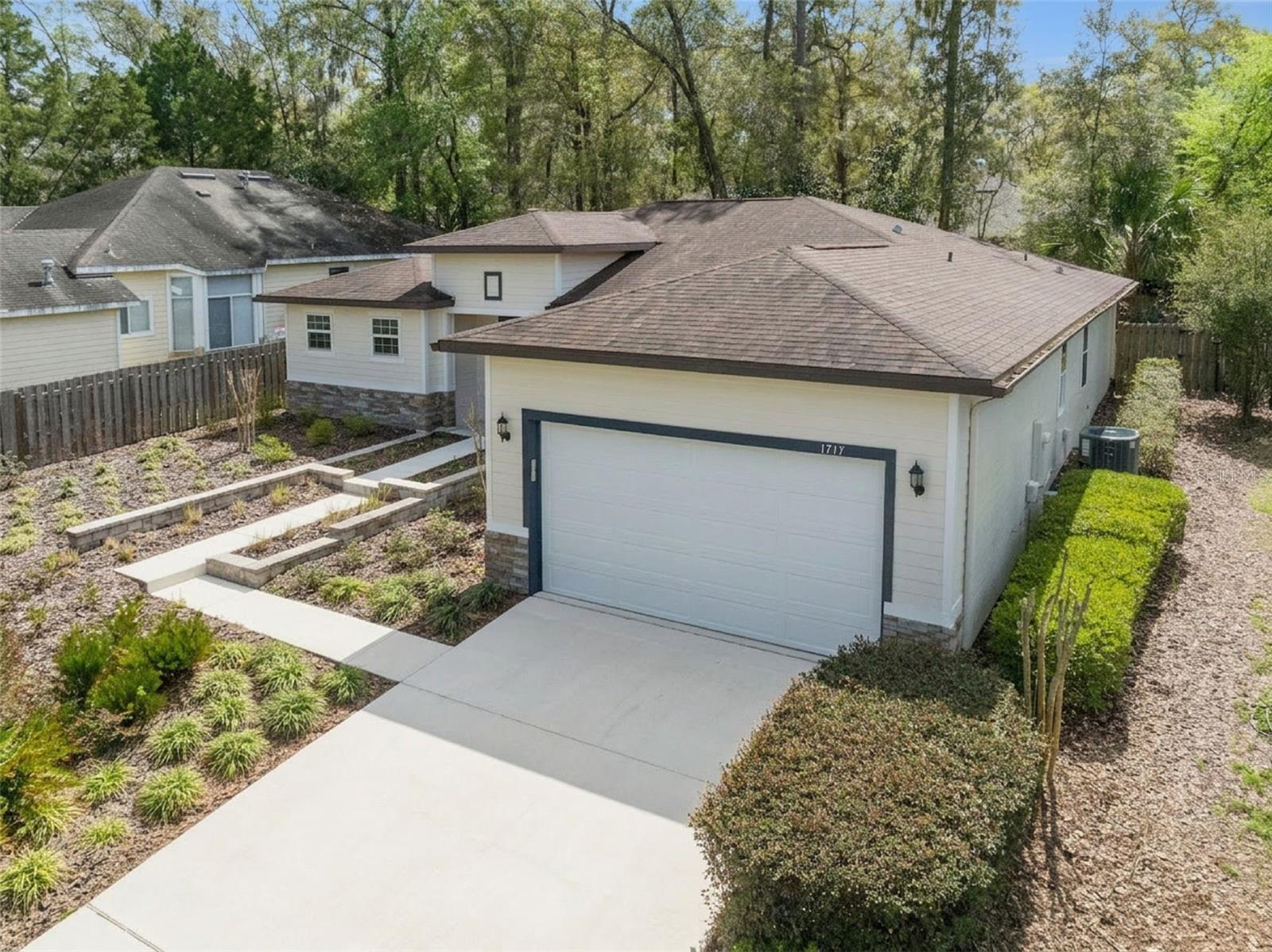 Image 5 of 50 For 1717 17th Lane