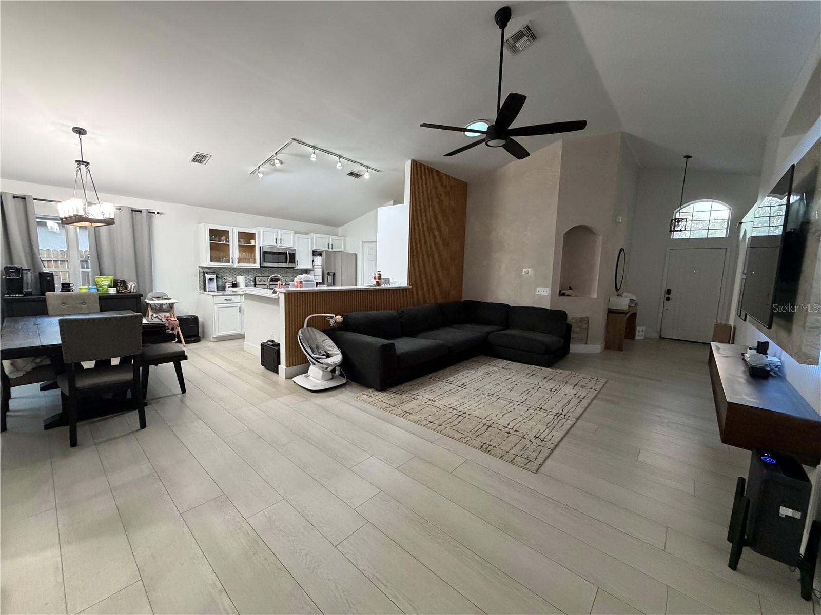 Image 7 of 22 For 107 Sandpebble Place