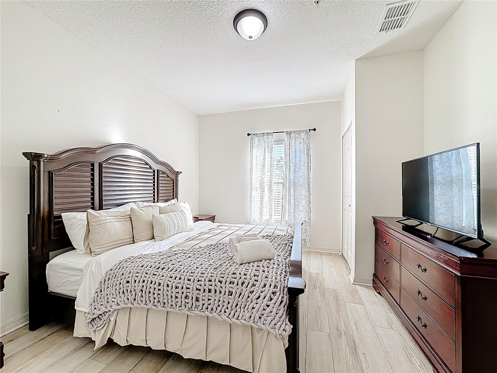 Image 17 of 37 For 8986 Shine Drive