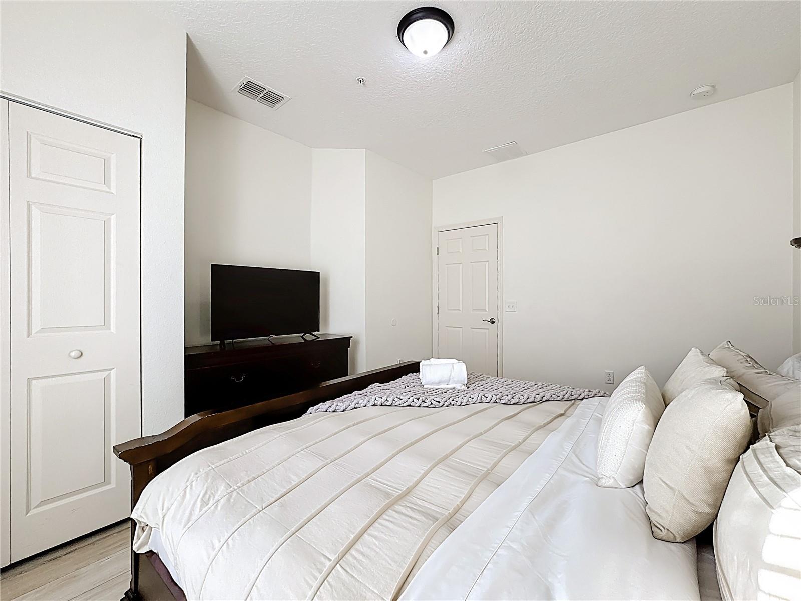 Image 18 of 37 For 8986 Shine Drive