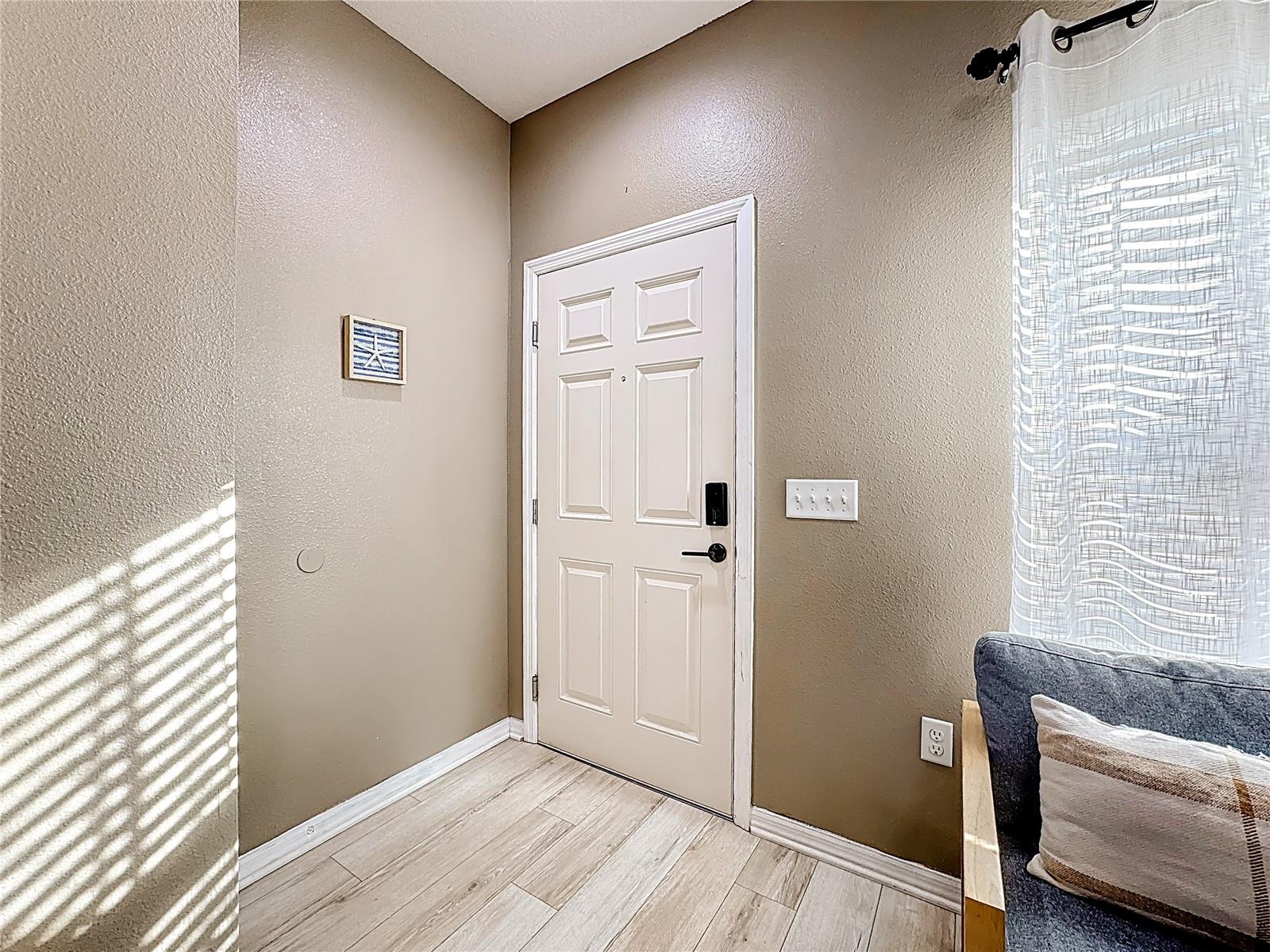Image 4 of 37 For 8986 Shine Drive