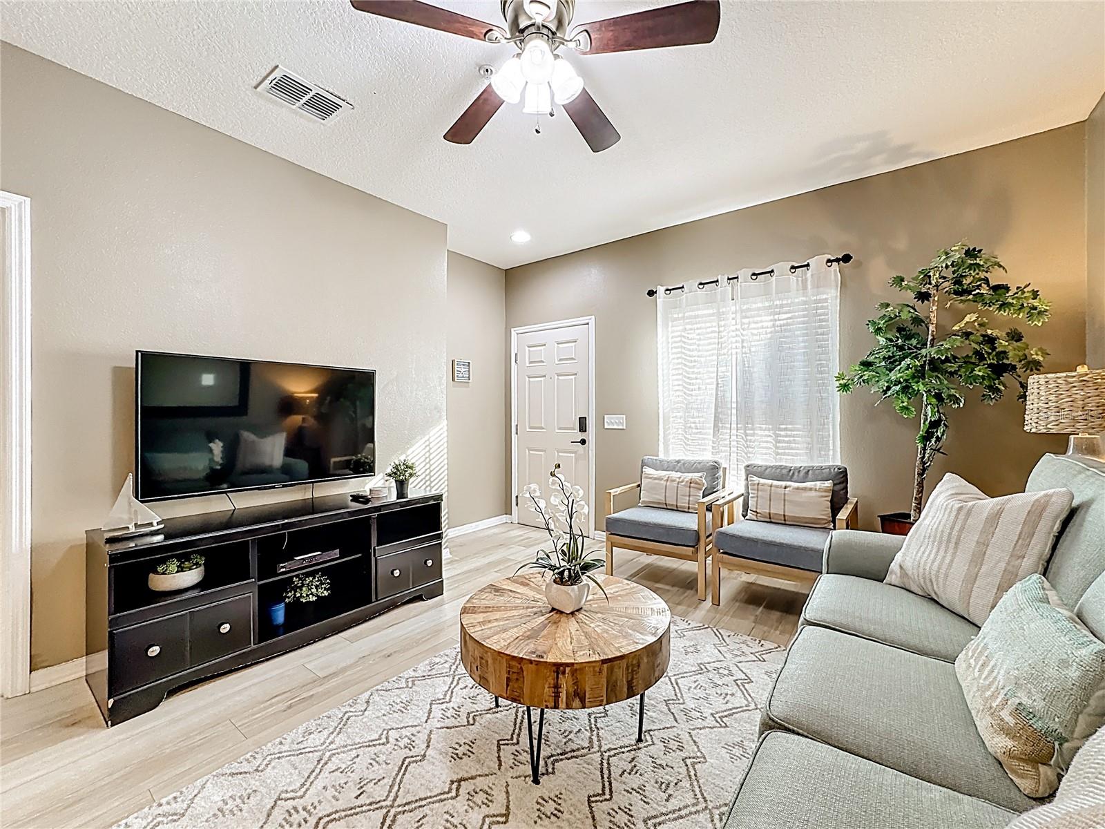 Image 6 of 37 For 8986 Shine Drive
