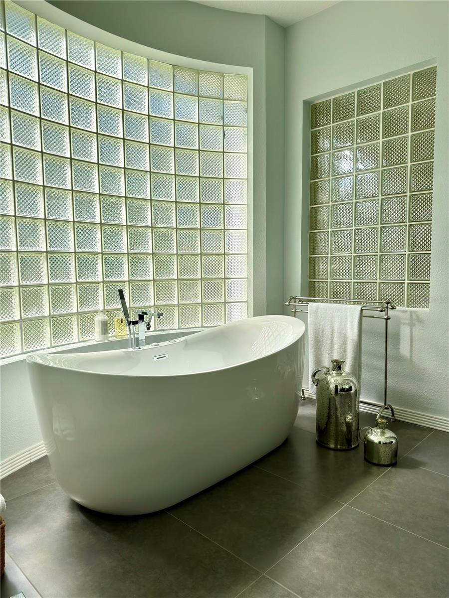 Image 16 of 73 For 6049 Lady Bet Drive