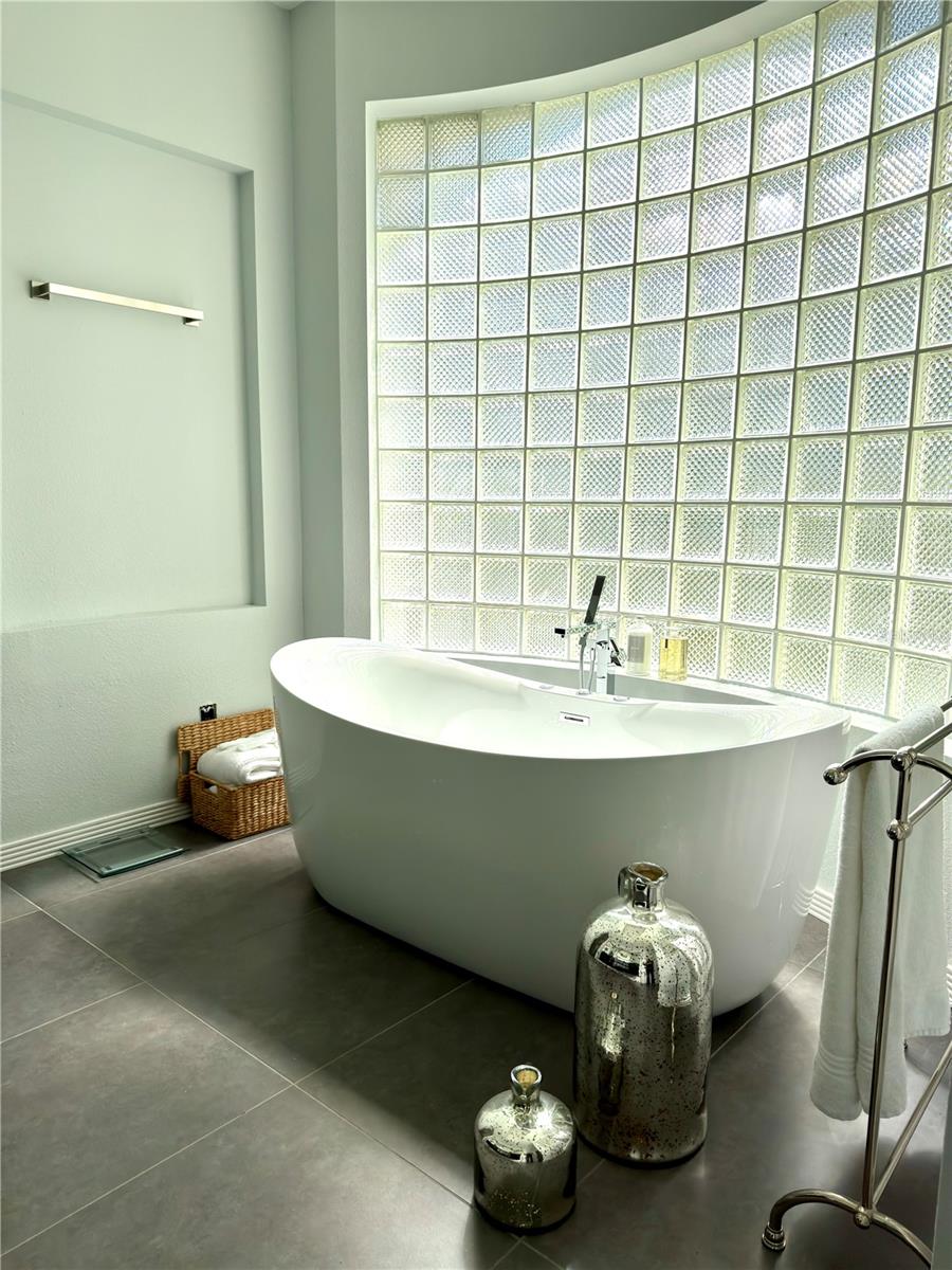 Image 20 of 73 For 6049 Lady Bet Drive