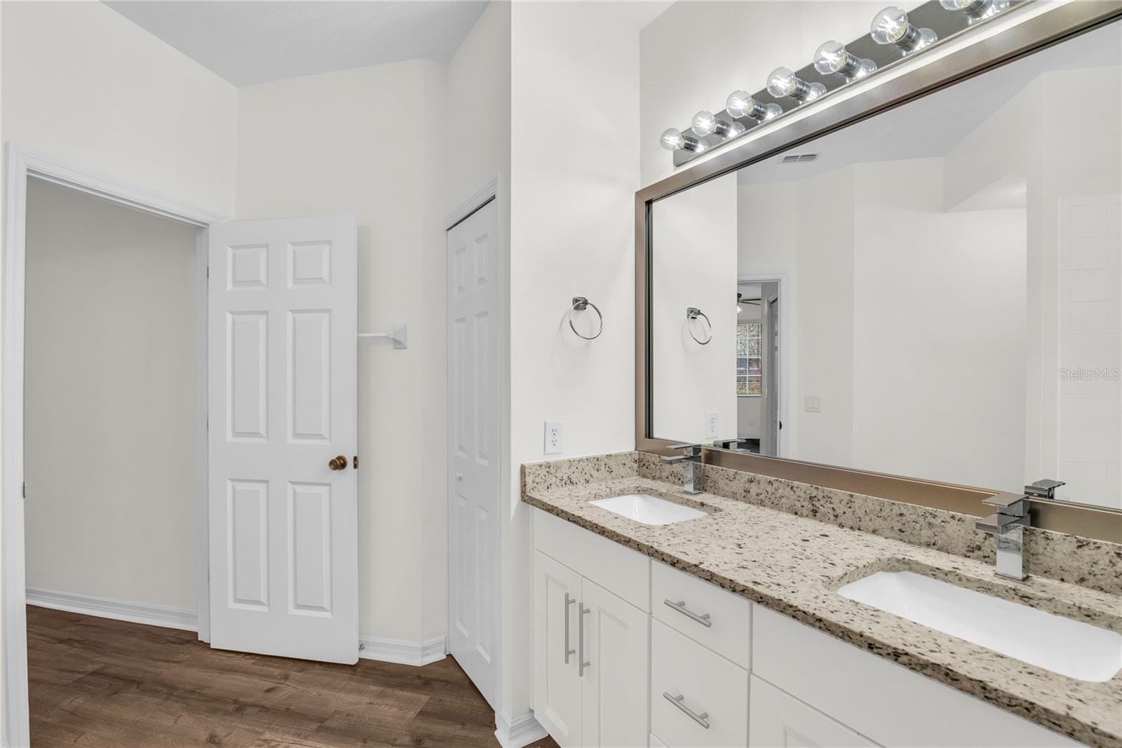 Image 14 of 39 For 3699 Oakdale Circle 105