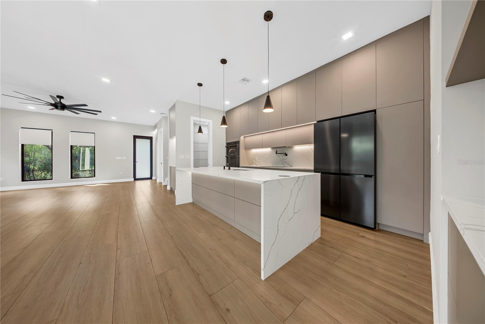 Image 11 of 54 For 1937 Marks Street