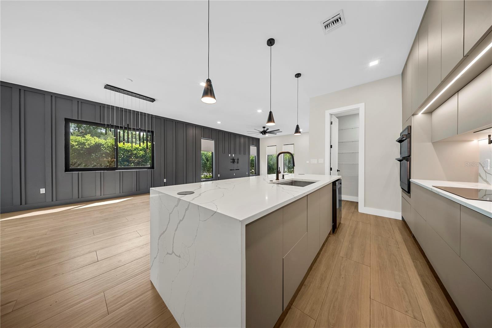 Image 12 of 54 For 1937 Marks Street