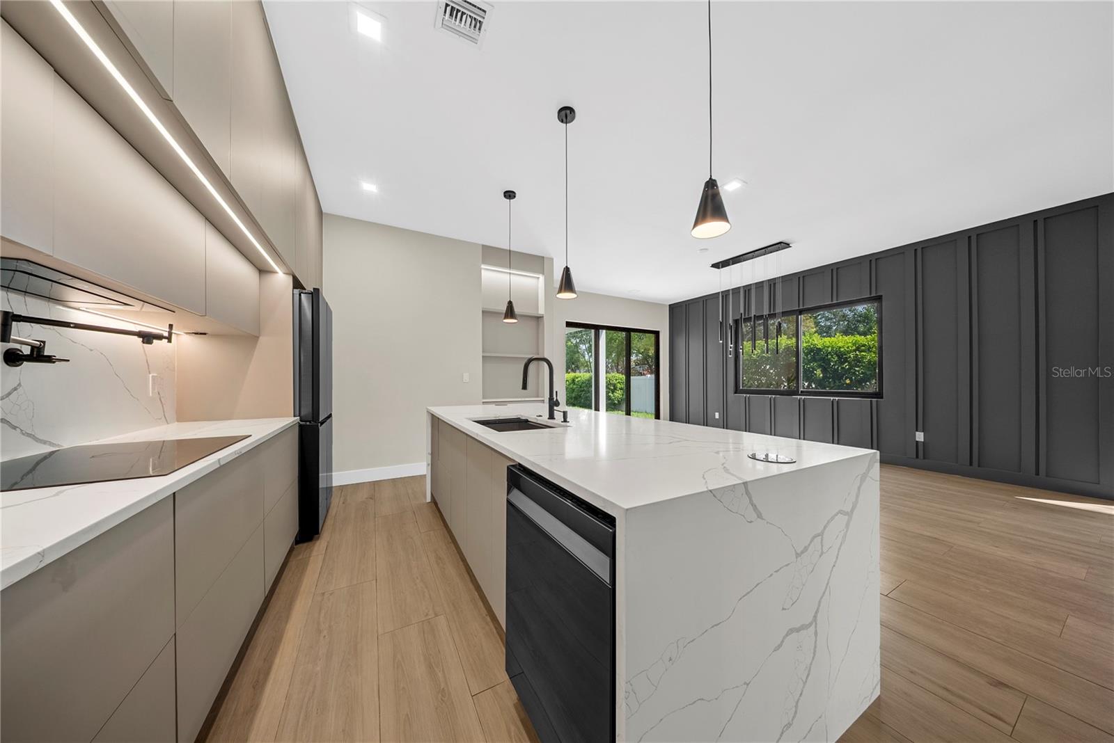 Image 13 of 54 For 1937 Marks Street