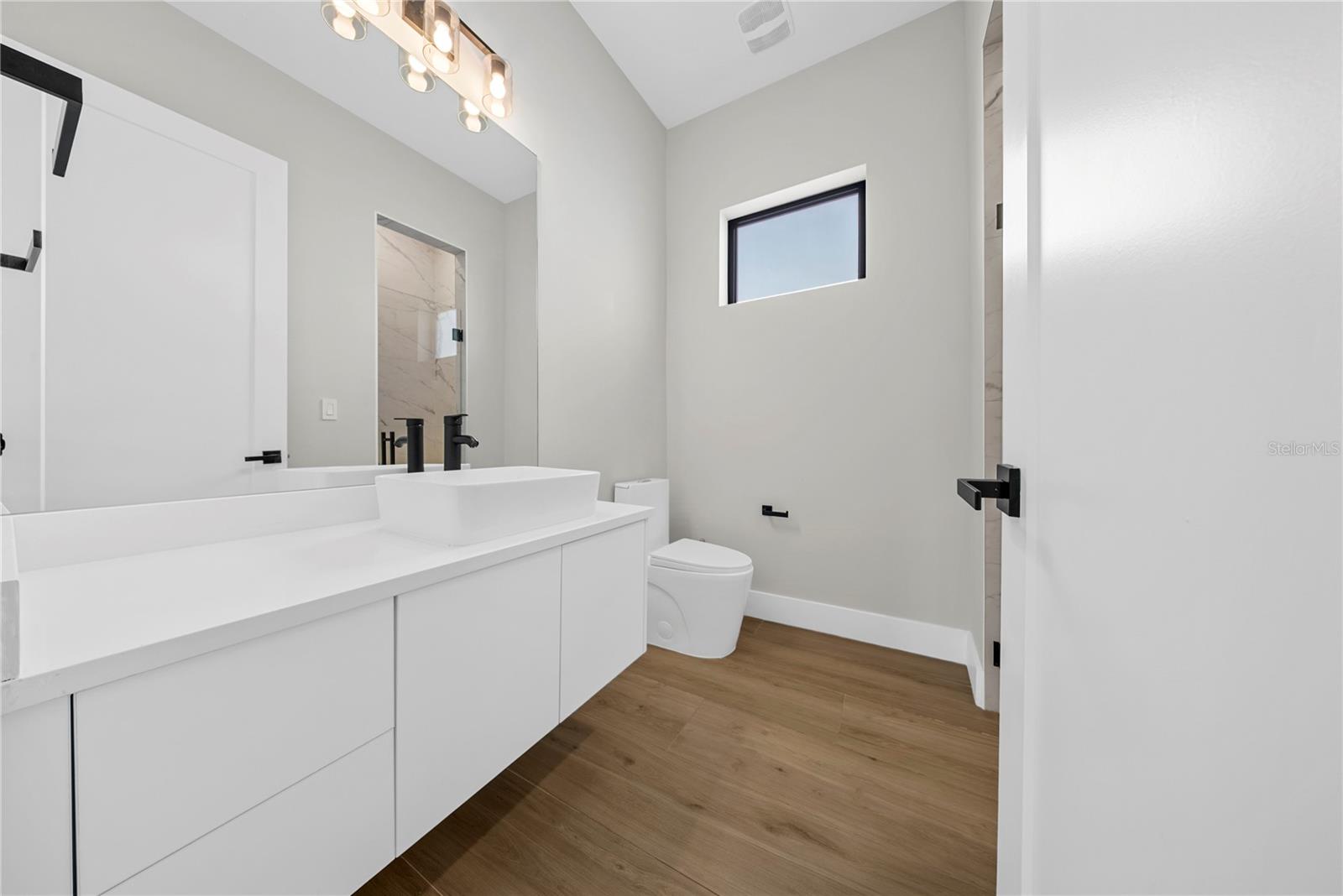 Image 17 of 54 For 1937 Marks Street