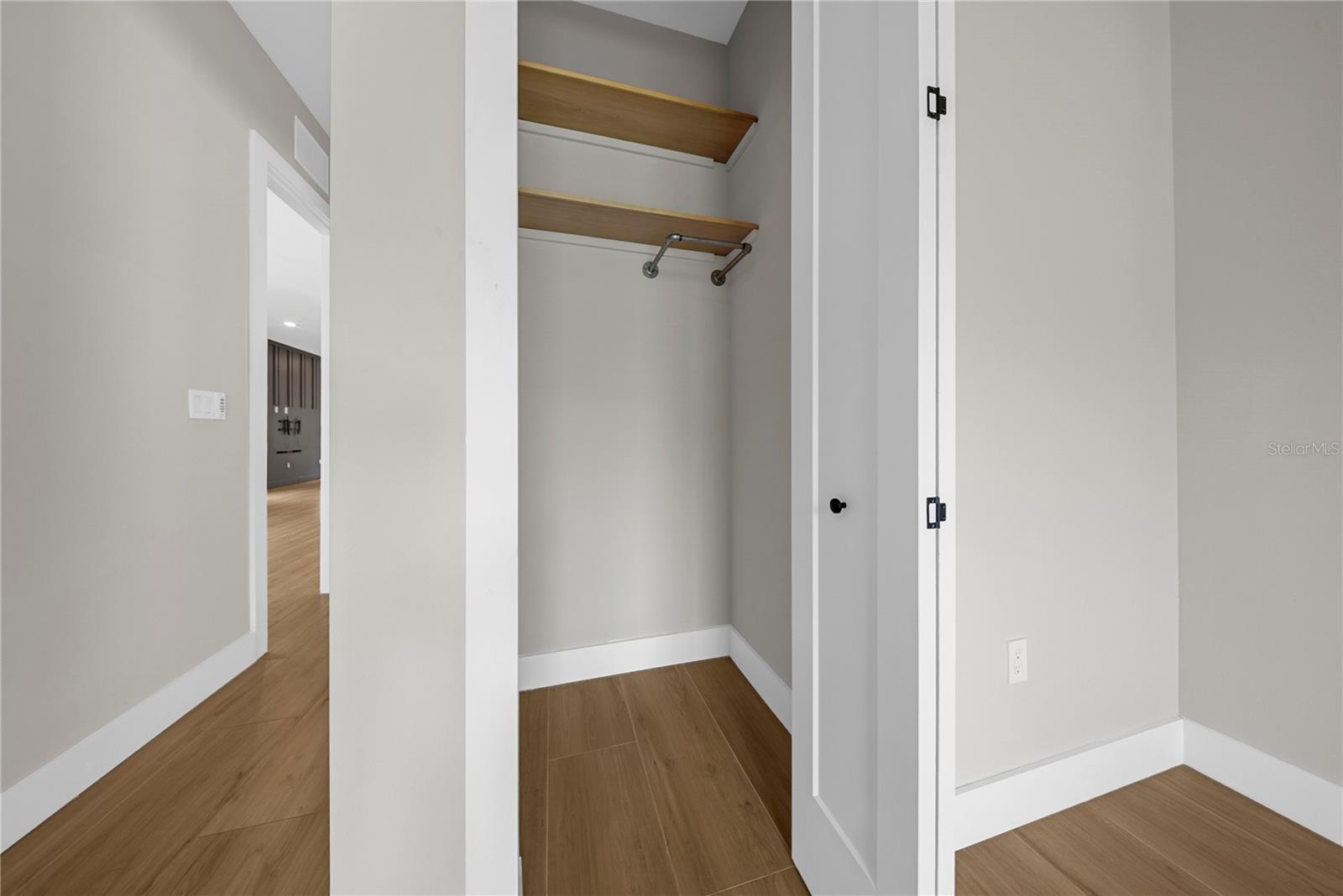 Image 21 of 54 For 1937 Marks Street