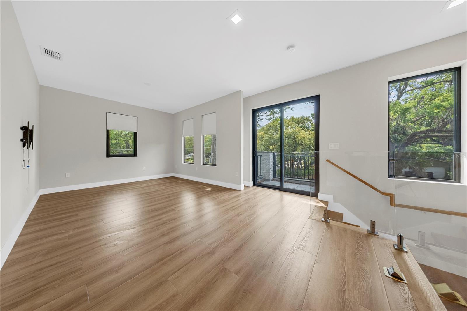 Image 24 of 54 For 1937 Marks Street