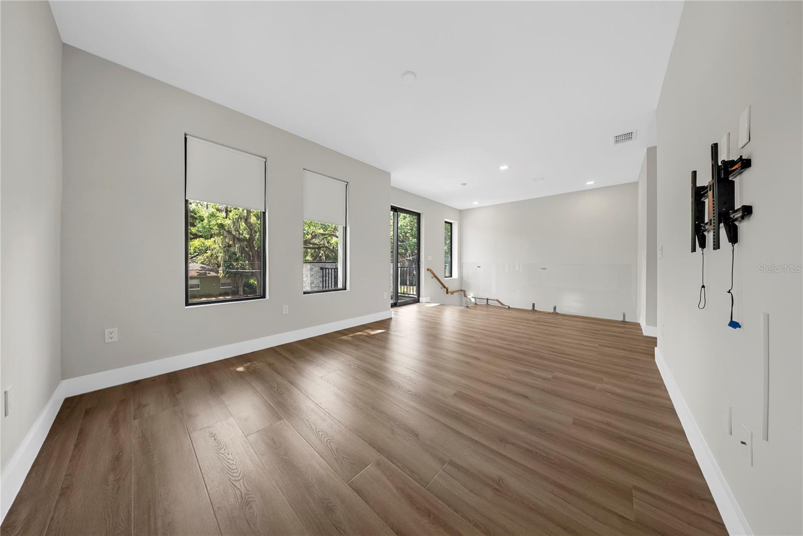 Image 25 of 54 For 1937 Marks Street