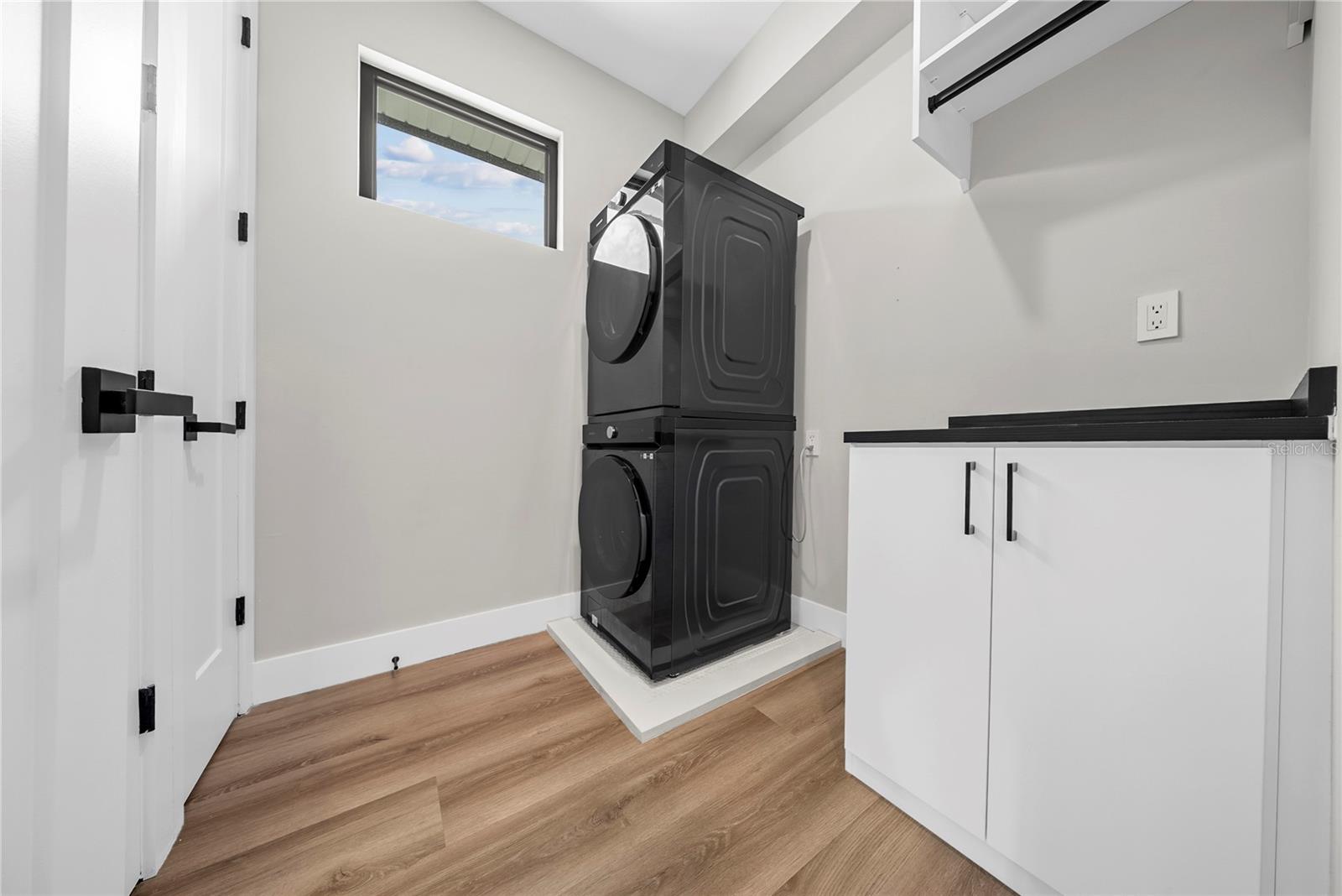 Image 28 of 54 For 1937 Marks Street