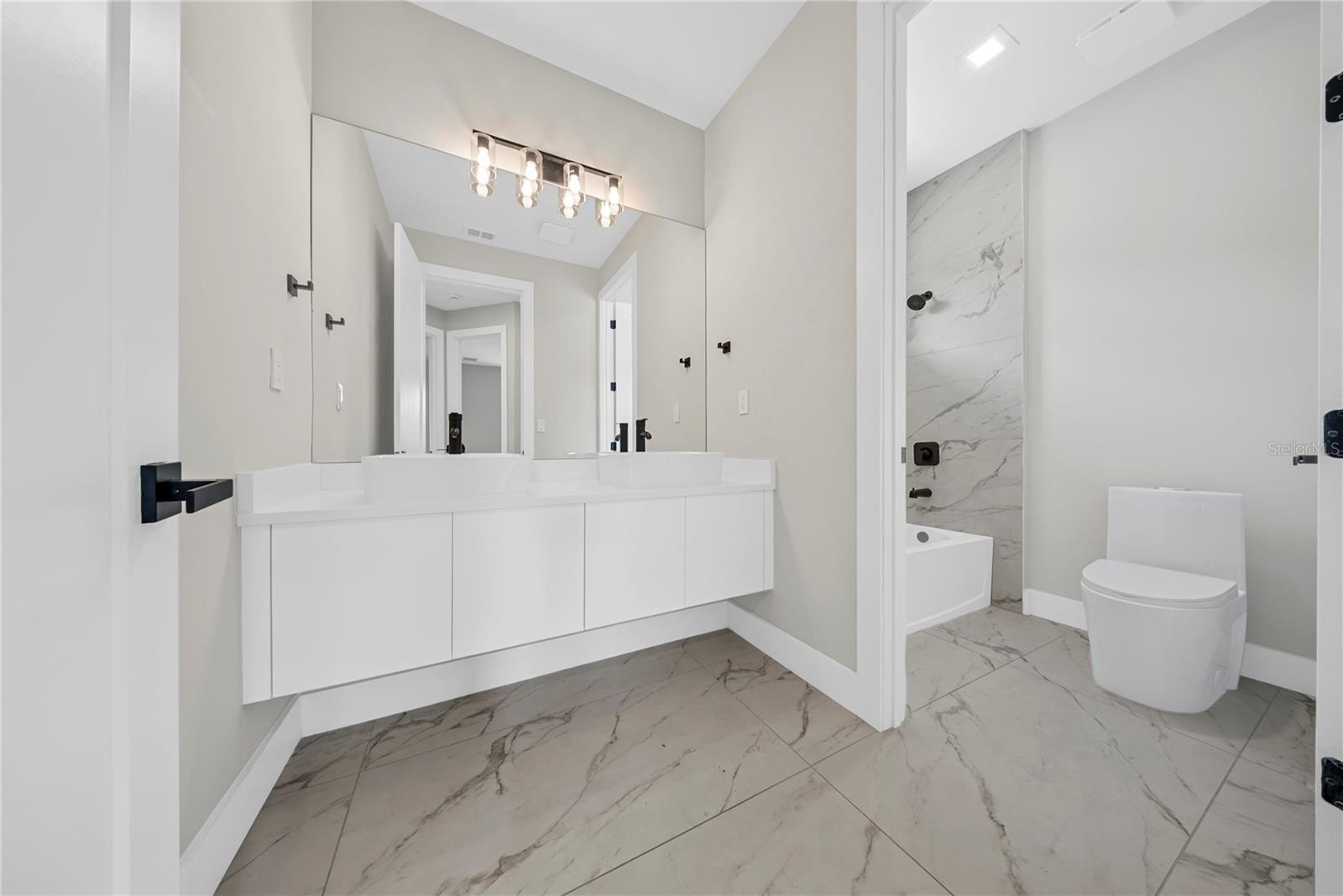 Image 30 of 54 For 1937 Marks Street