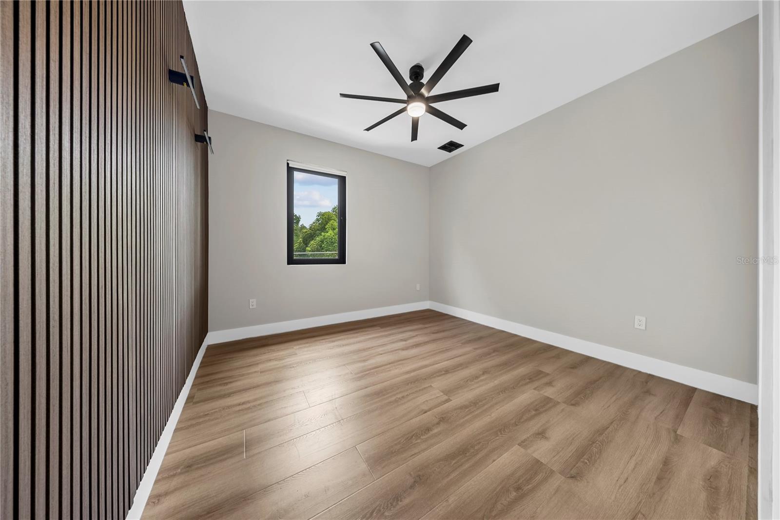 Image 34 of 54 For 1937 Marks Street