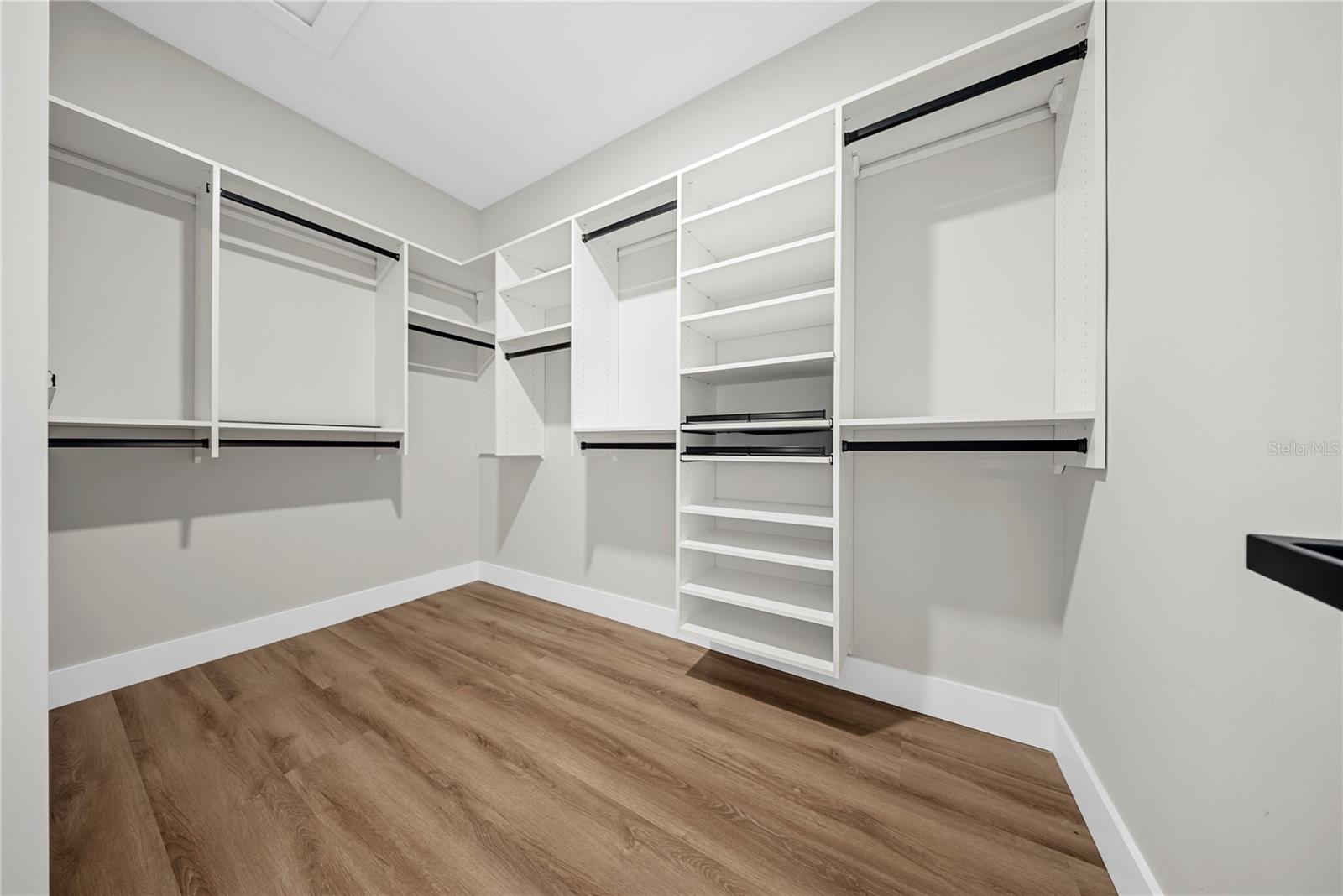 Image 39 of 54 For 1937 Marks Street