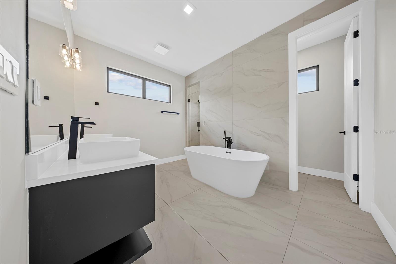 Image 40 of 54 For 1937 Marks Street