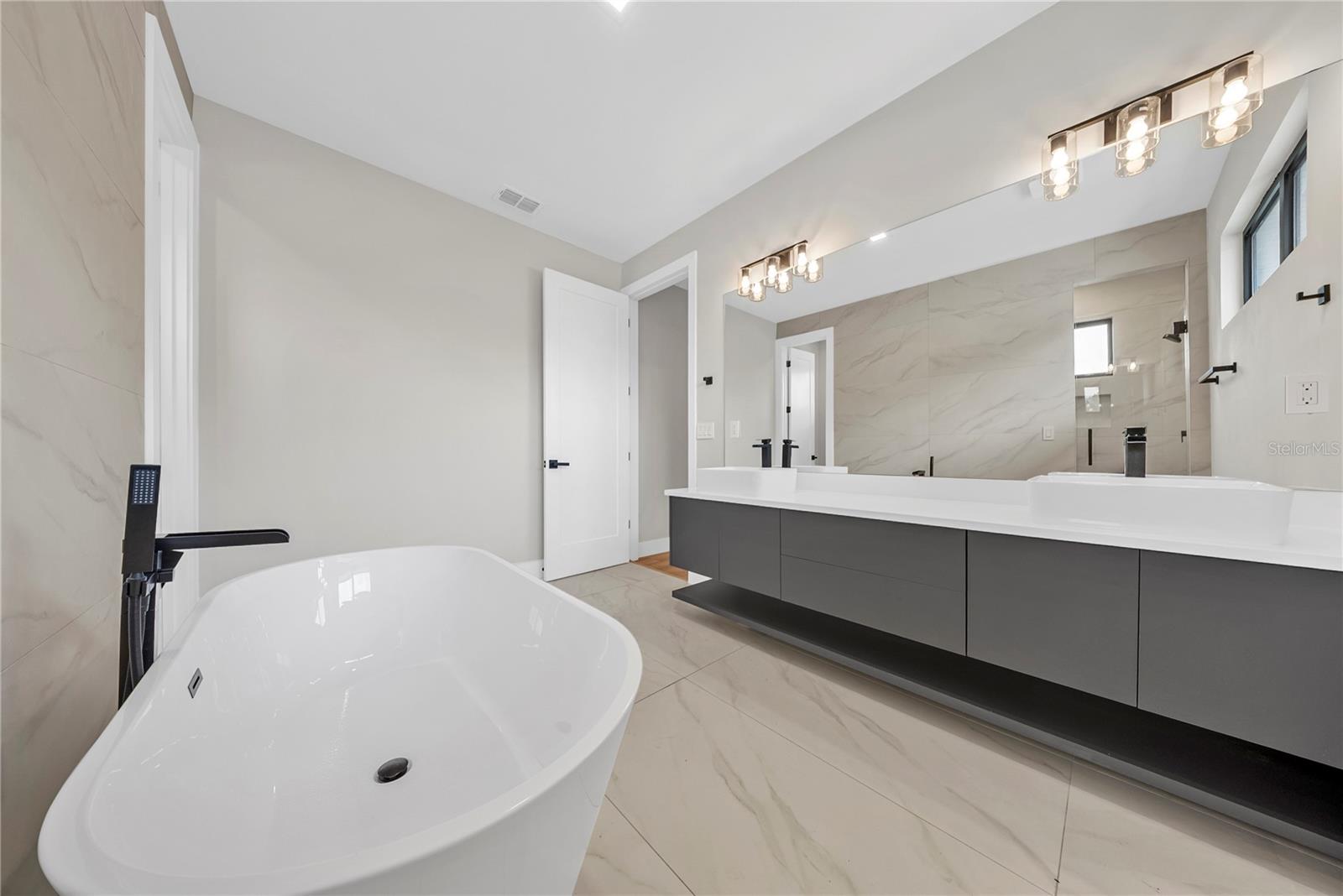 Image 41 of 54 For 1937 Marks Street