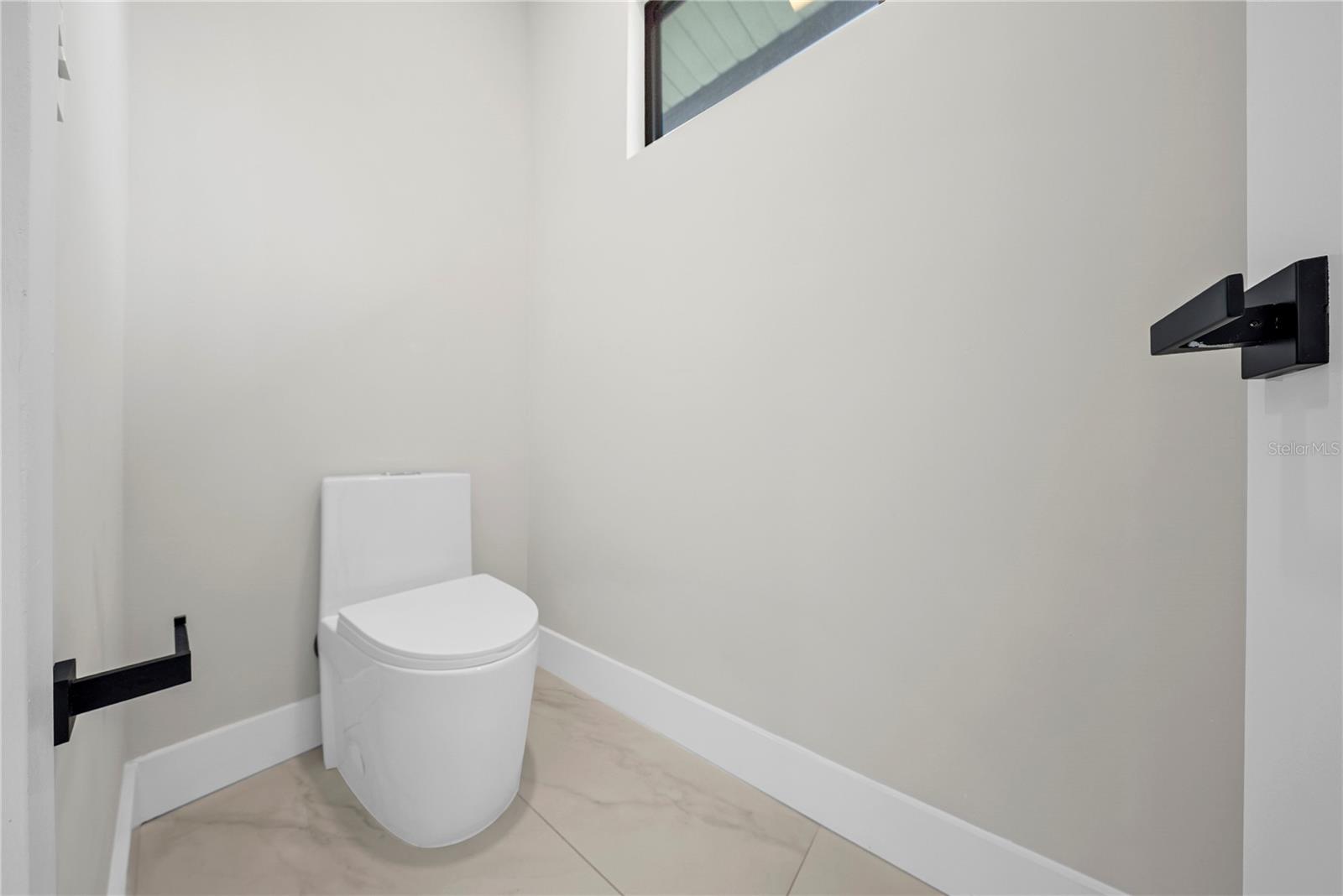 Image 44 of 54 For 1937 Marks Street