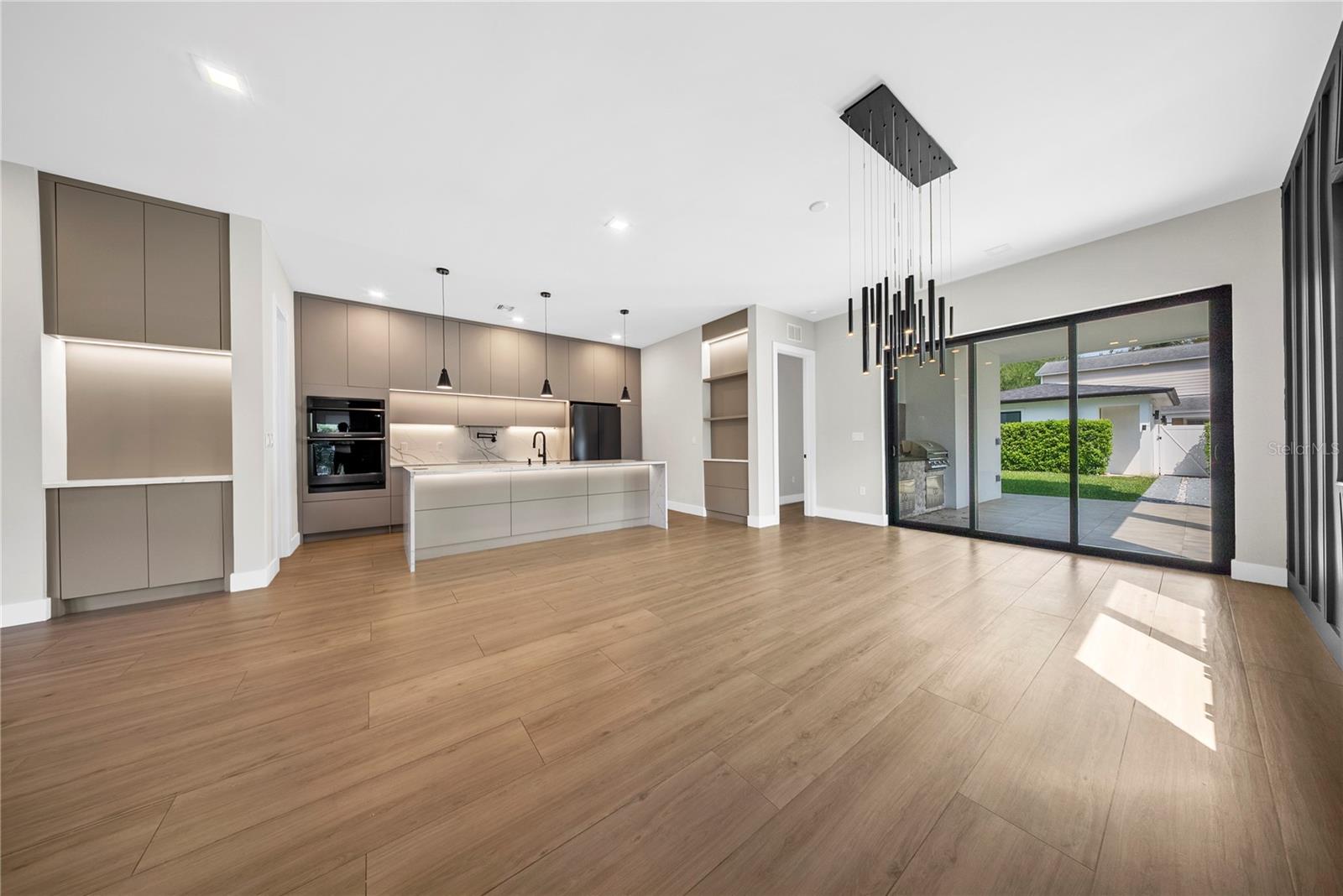 Image 9 of 54 For 1937 Marks Street