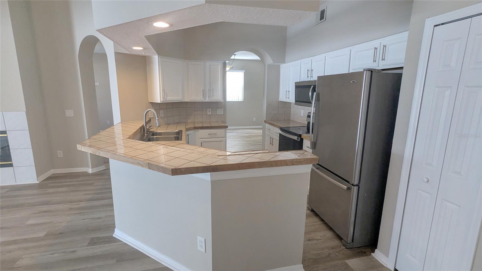 Image 10 of 22 For 433 Eastbridge Drive