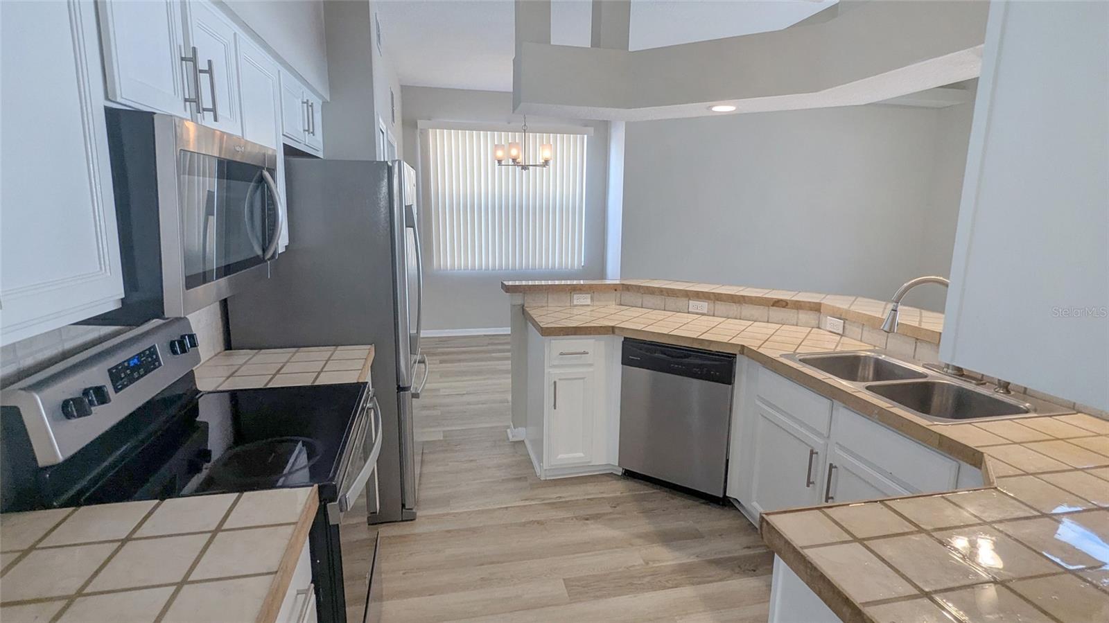 Image 11 of 22 For 433 Eastbridge Drive