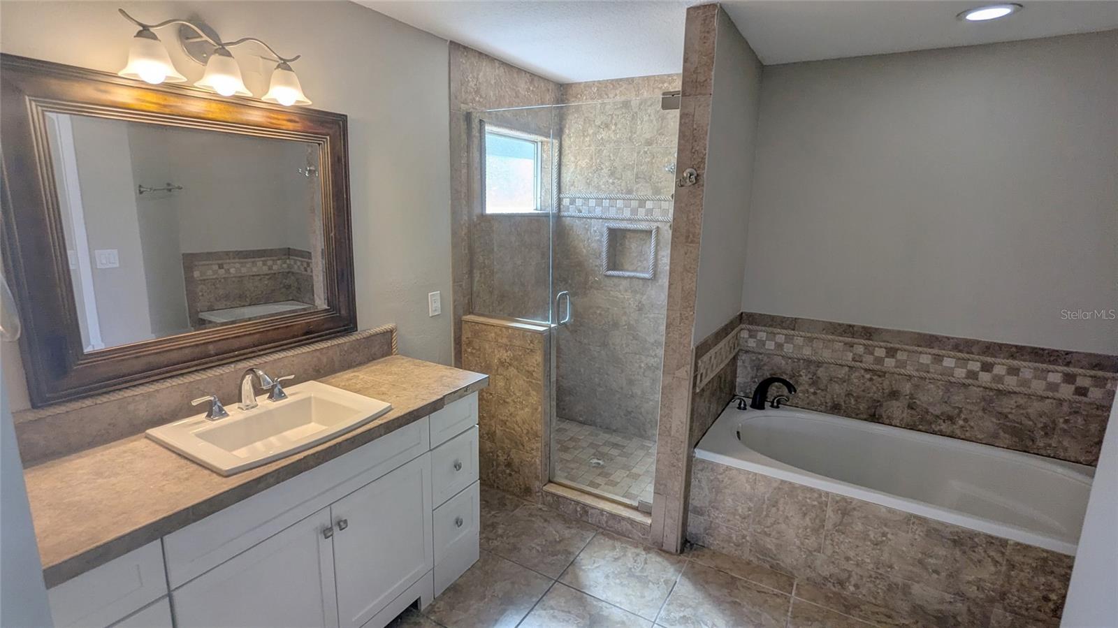 Image 17 of 22 For 433 Eastbridge Drive