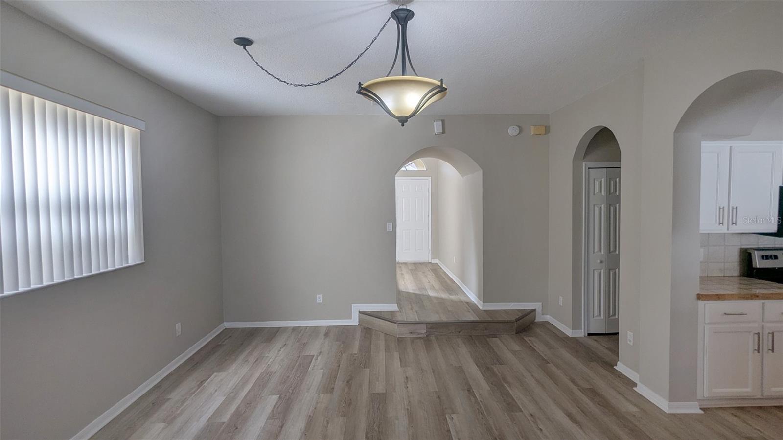 Image 8 of 22 For 433 Eastbridge Drive