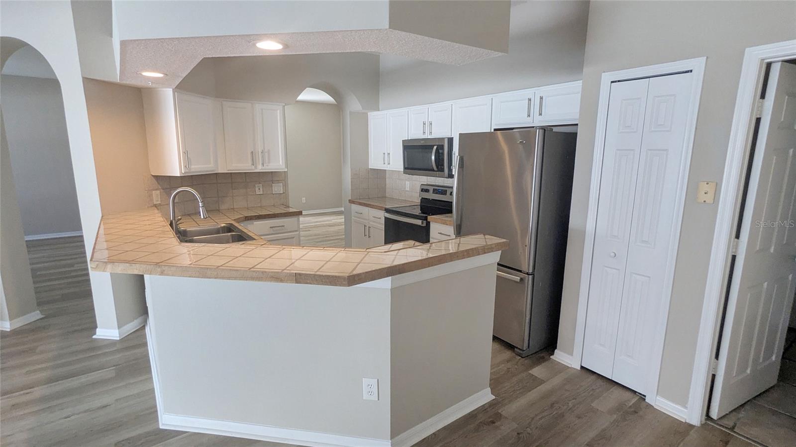 Image 9 of 22 For 433 Eastbridge Drive