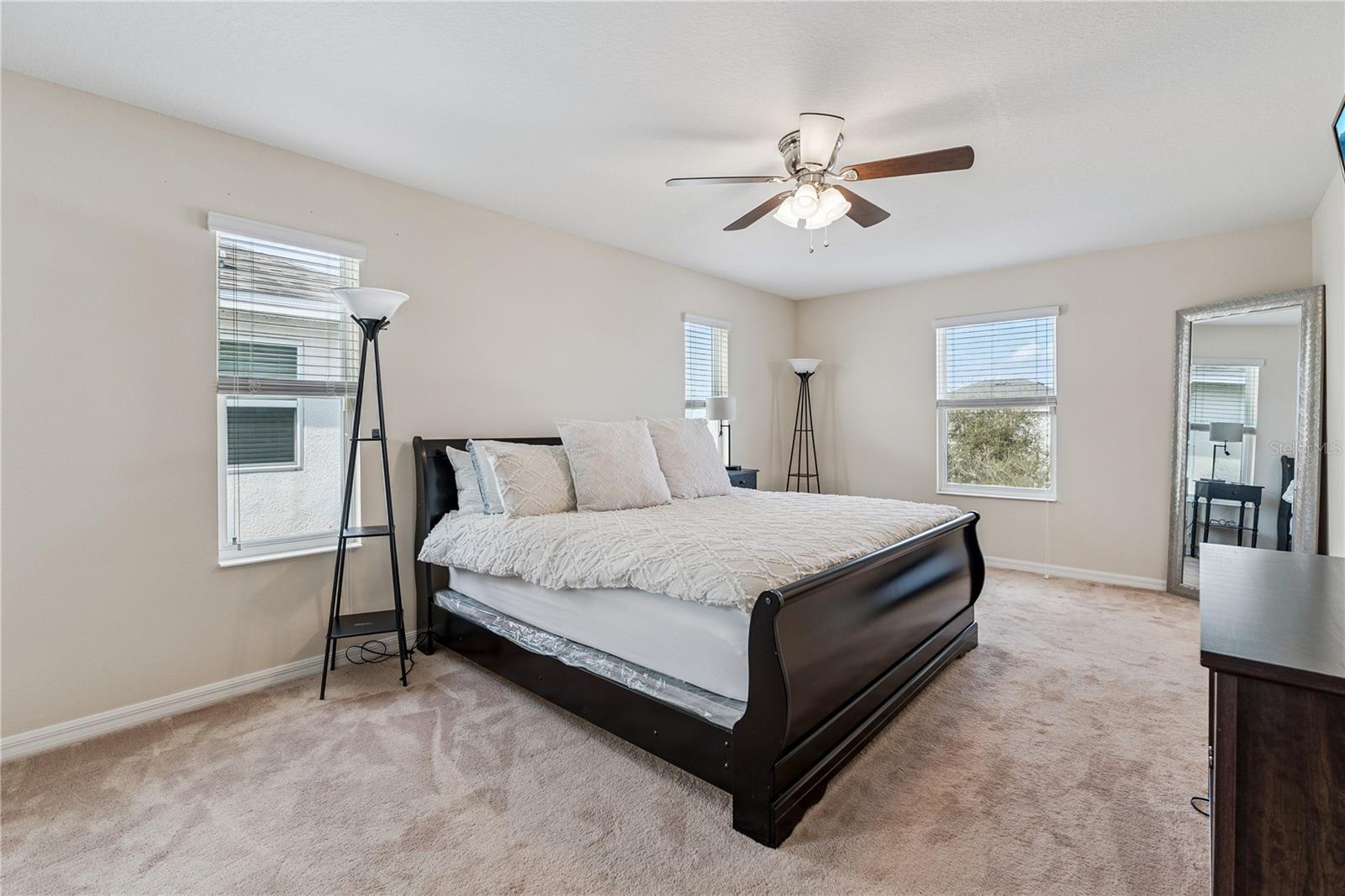 Image 18 of 35 For 4633 Baymoor Drive