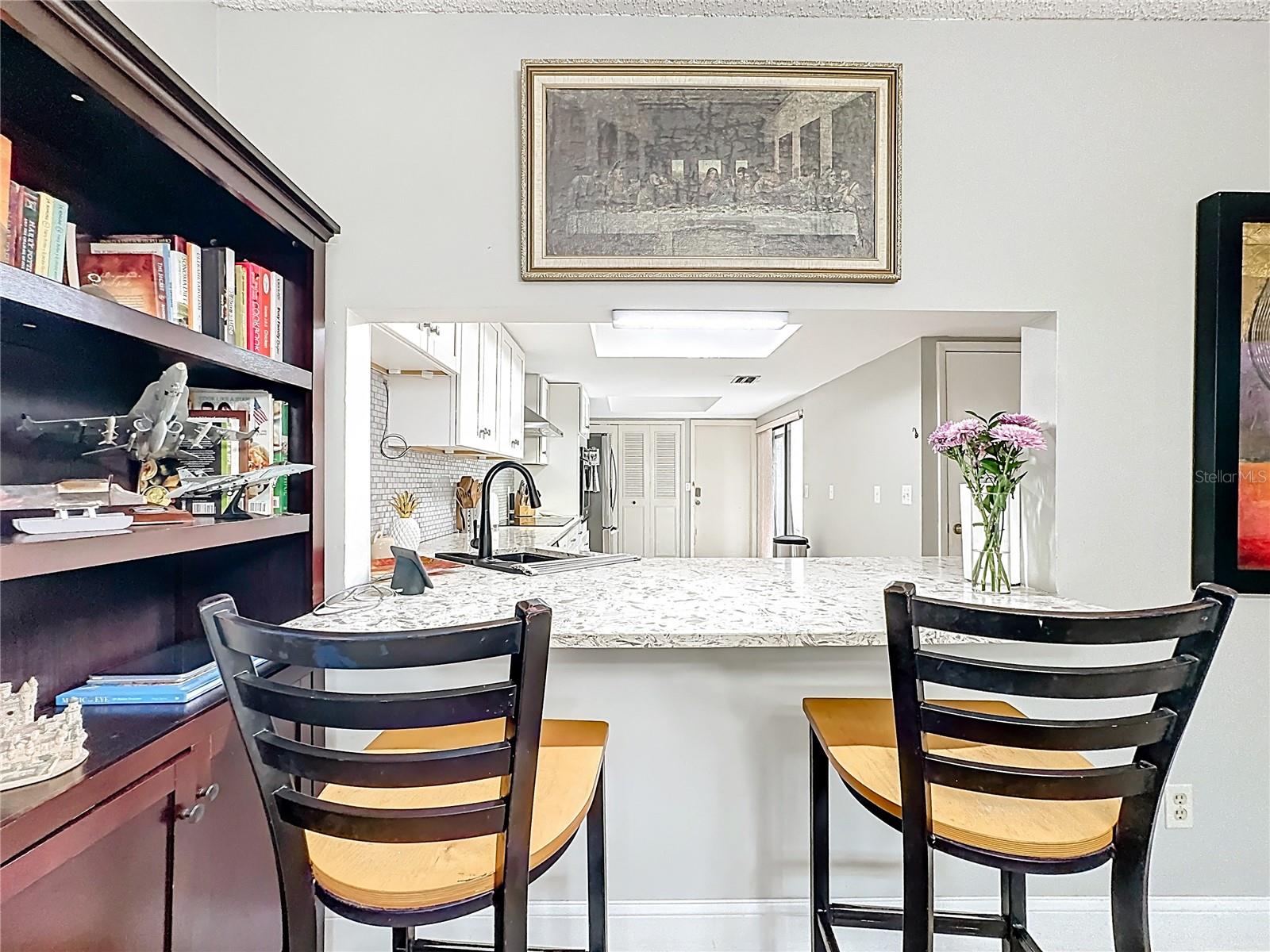 Listing photo id 8 for 139 Carolwood Boulevard