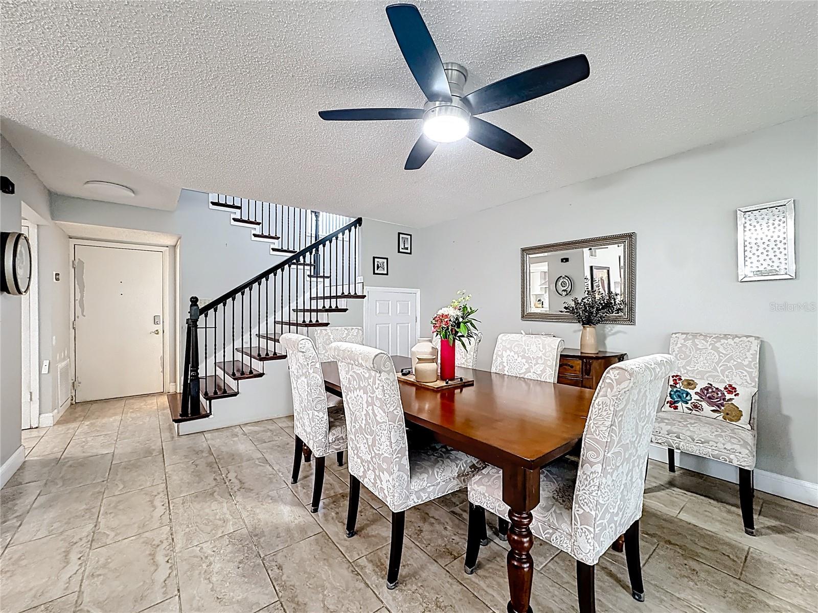 Listing photo id 11 for 139 Carolwood Boulevard