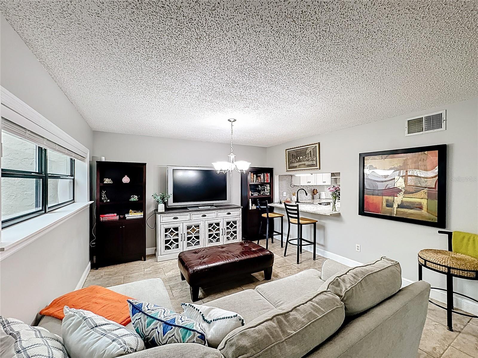 Listing photo id 12 for 139 Carolwood Boulevard