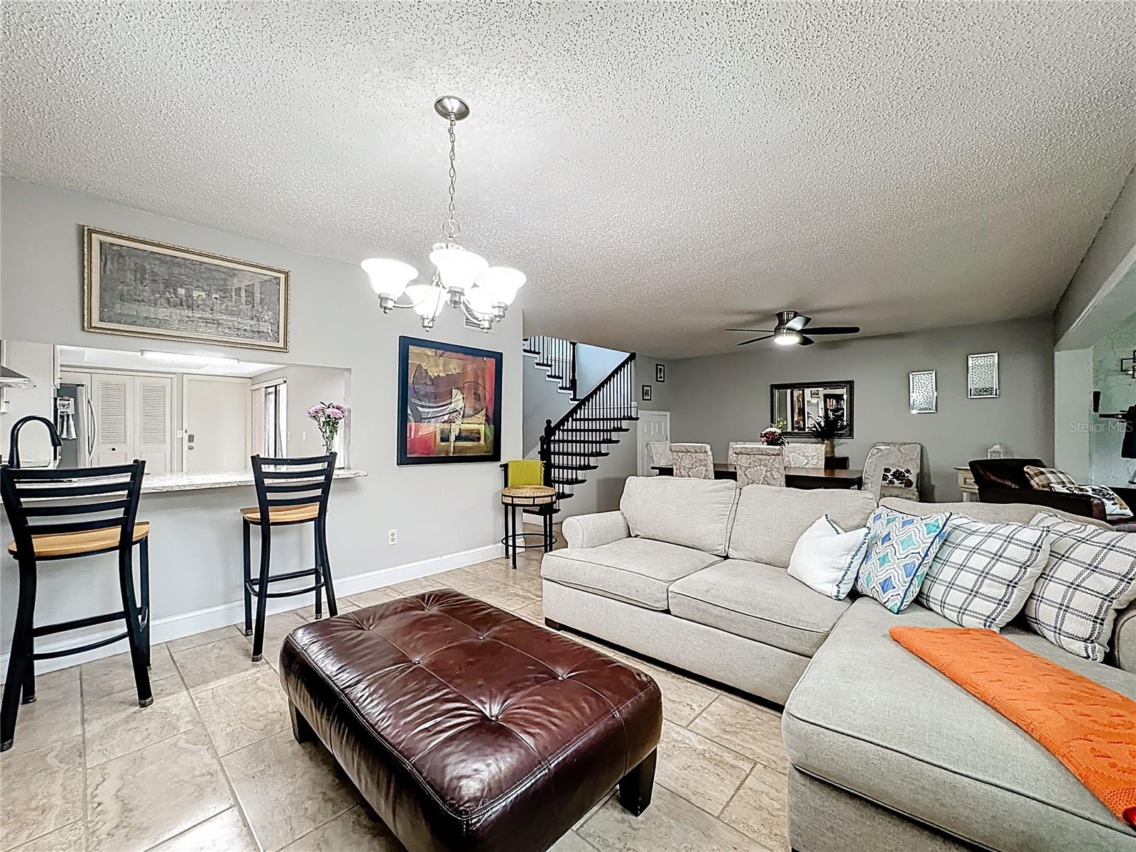 Listing photo id 15 for 139 Carolwood Boulevard