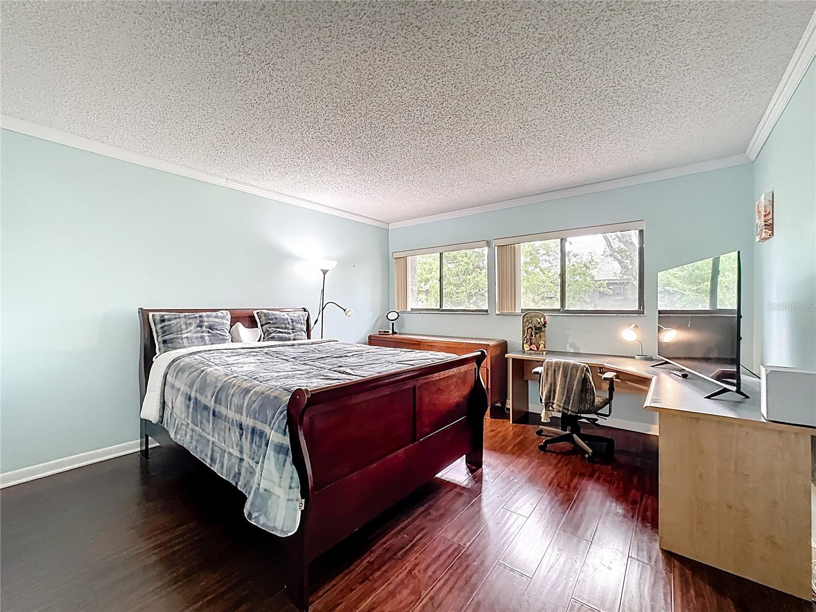 Listing photo id 19 for 139 Carolwood Boulevard