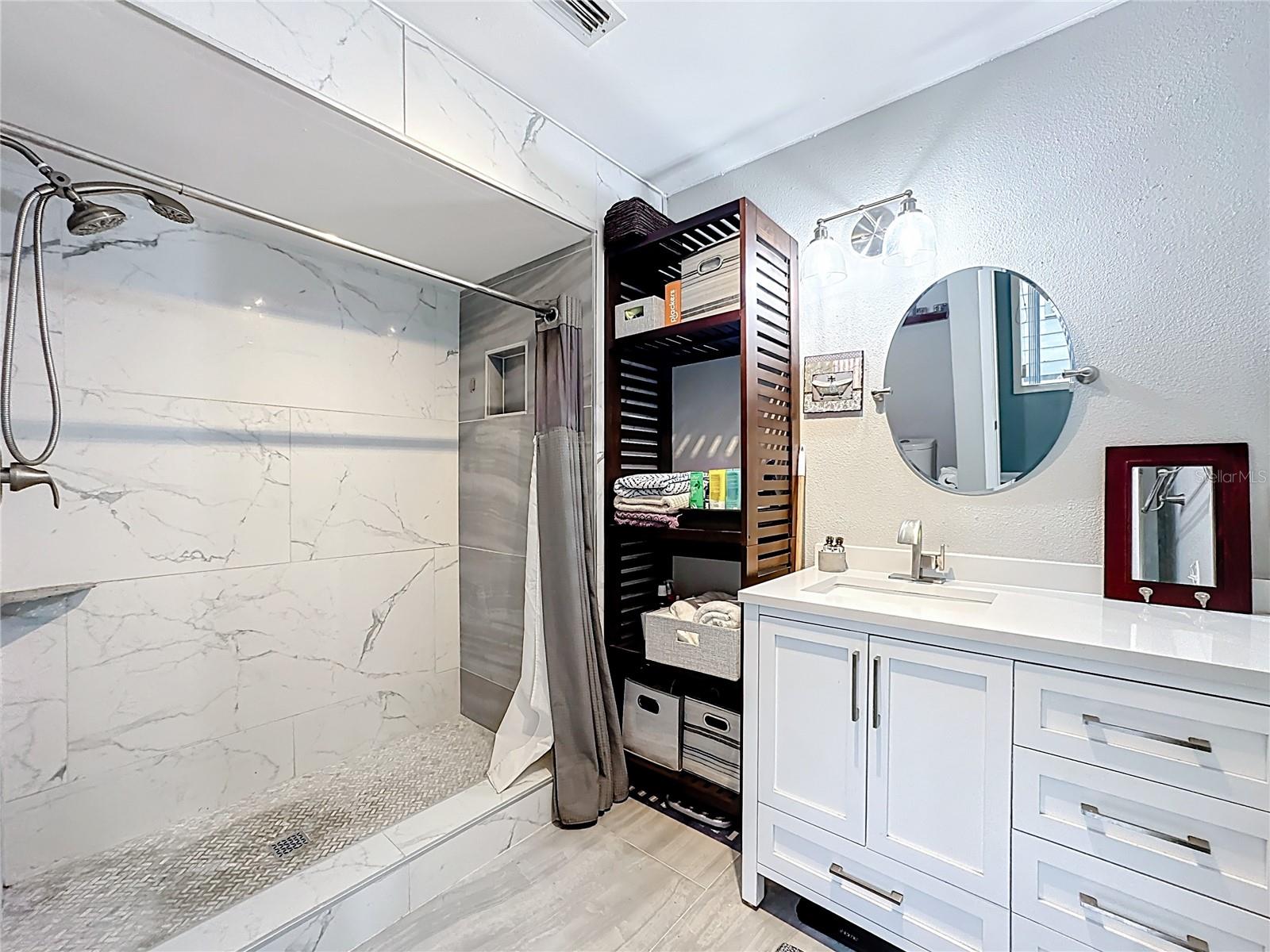 Listing photo id 25 for 139 Carolwood Boulevard