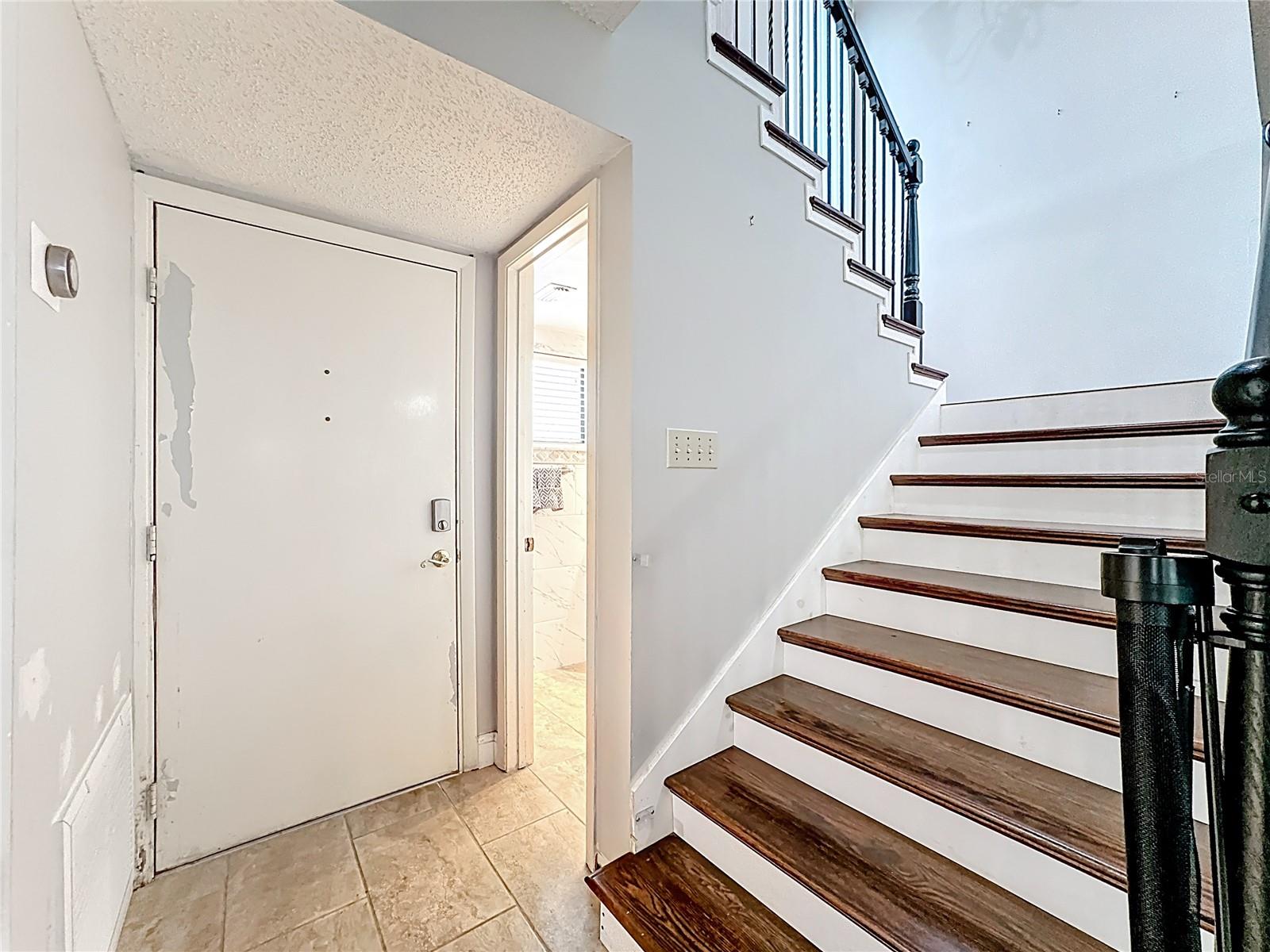 Listing photo id 1 for 139 Carolwood Boulevard