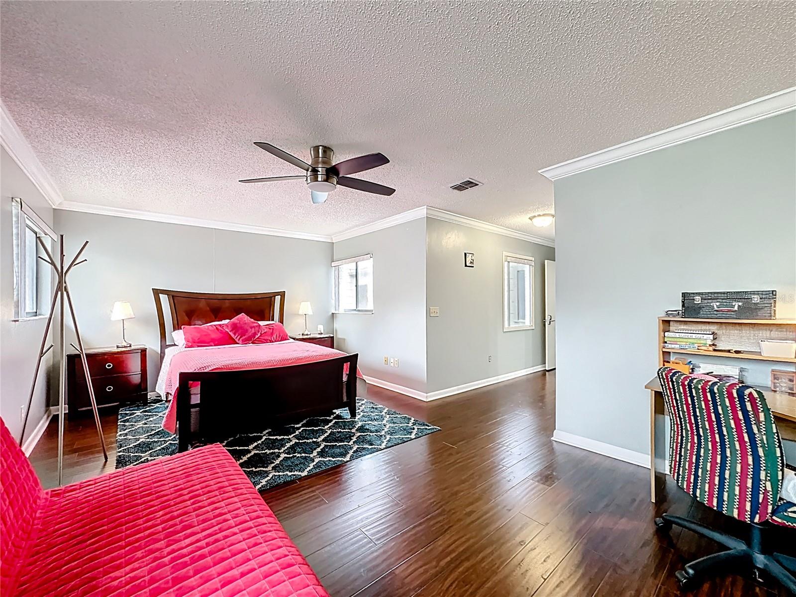 Listing photo id 28 for 139 Carolwood Boulevard