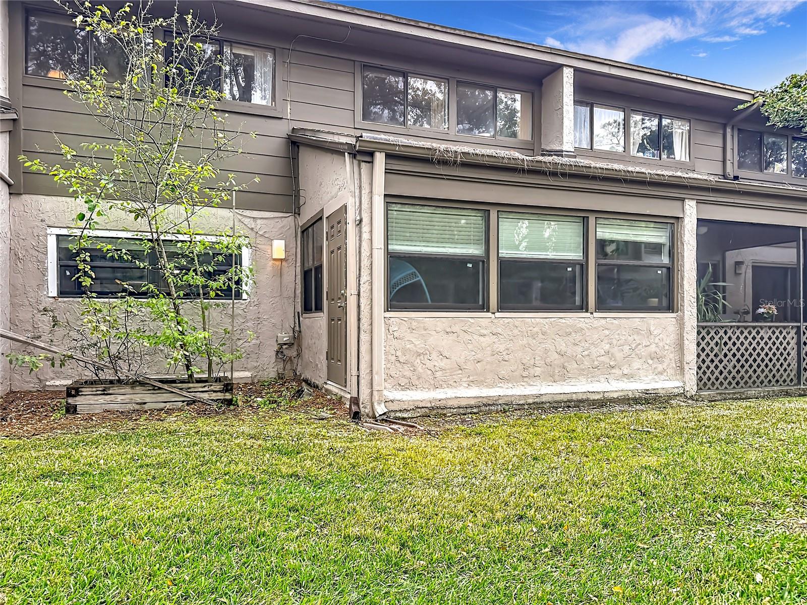 Listing photo id 33 for 139 Carolwood Boulevard