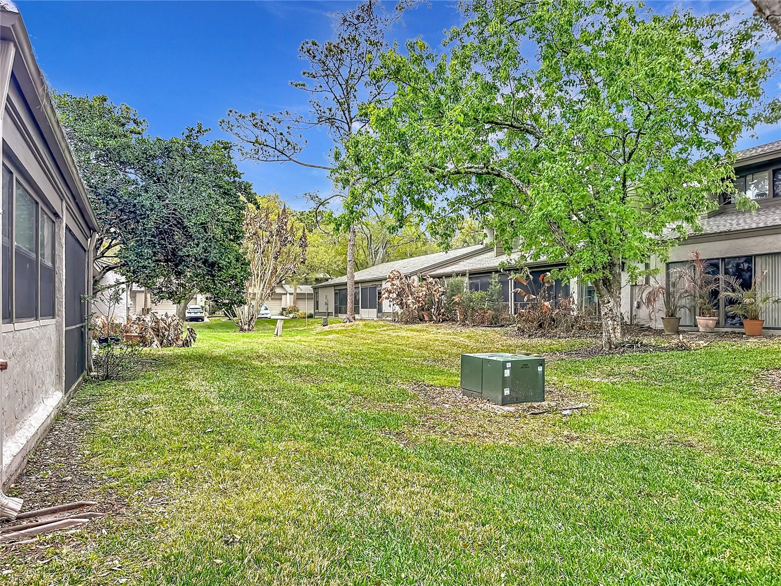 Listing photo id 34 for 139 Carolwood Boulevard