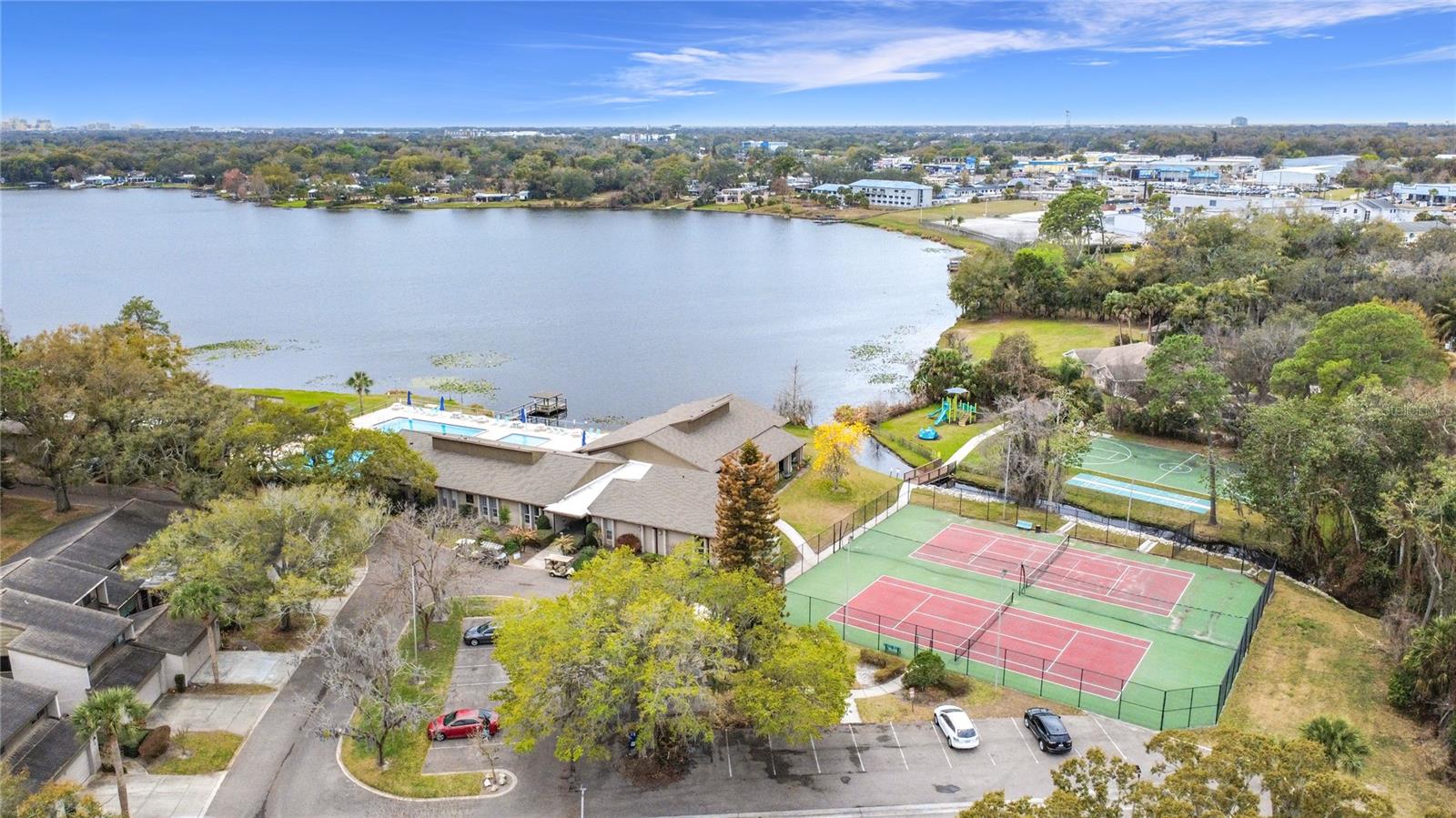 Listing photo id 36 for 139 Carolwood Boulevard