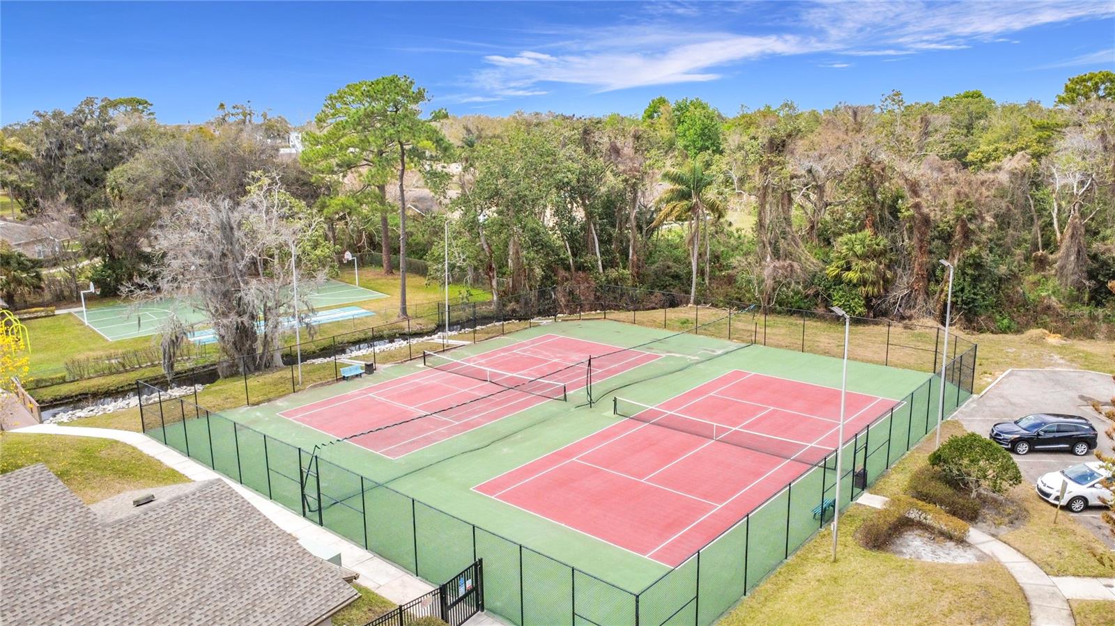 Listing photo id 37 for 139 Carolwood Boulevard