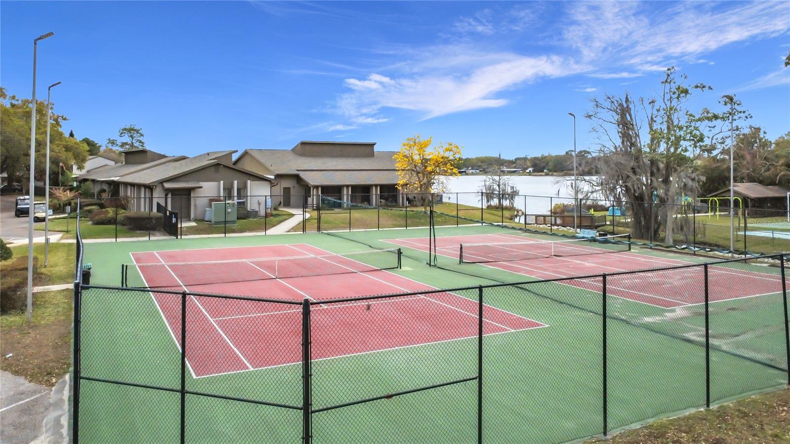 Listing photo id 38 for 139 Carolwood Boulevard