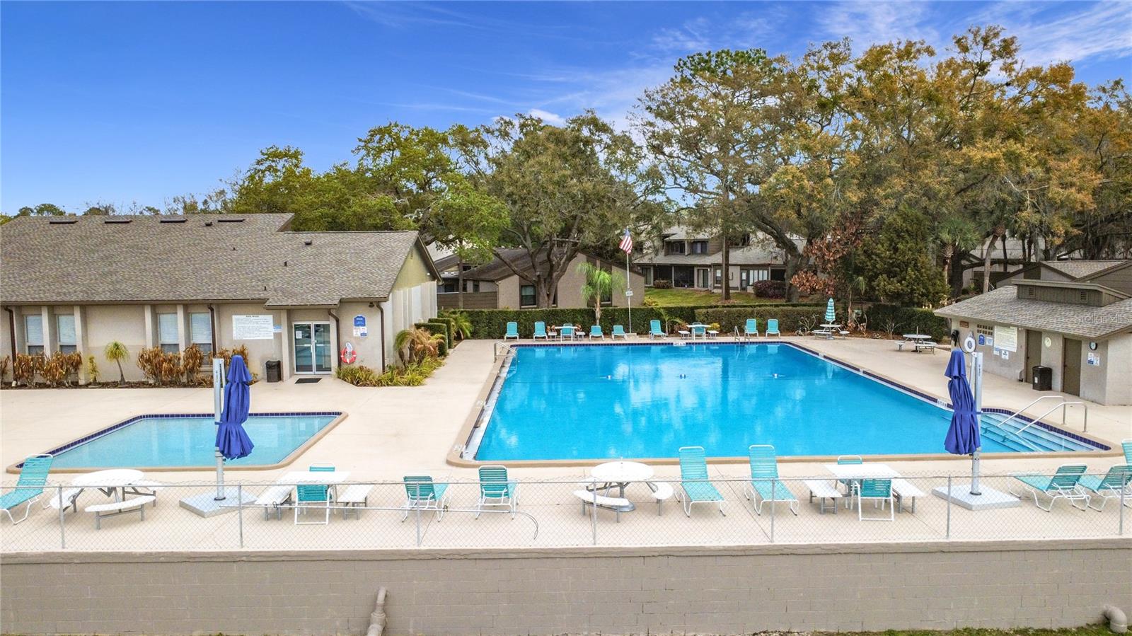 Listing photo id 40 for 139 Carolwood Boulevard