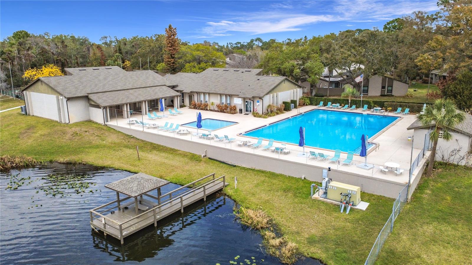 Listing photo id 41 for 139 Carolwood Boulevard