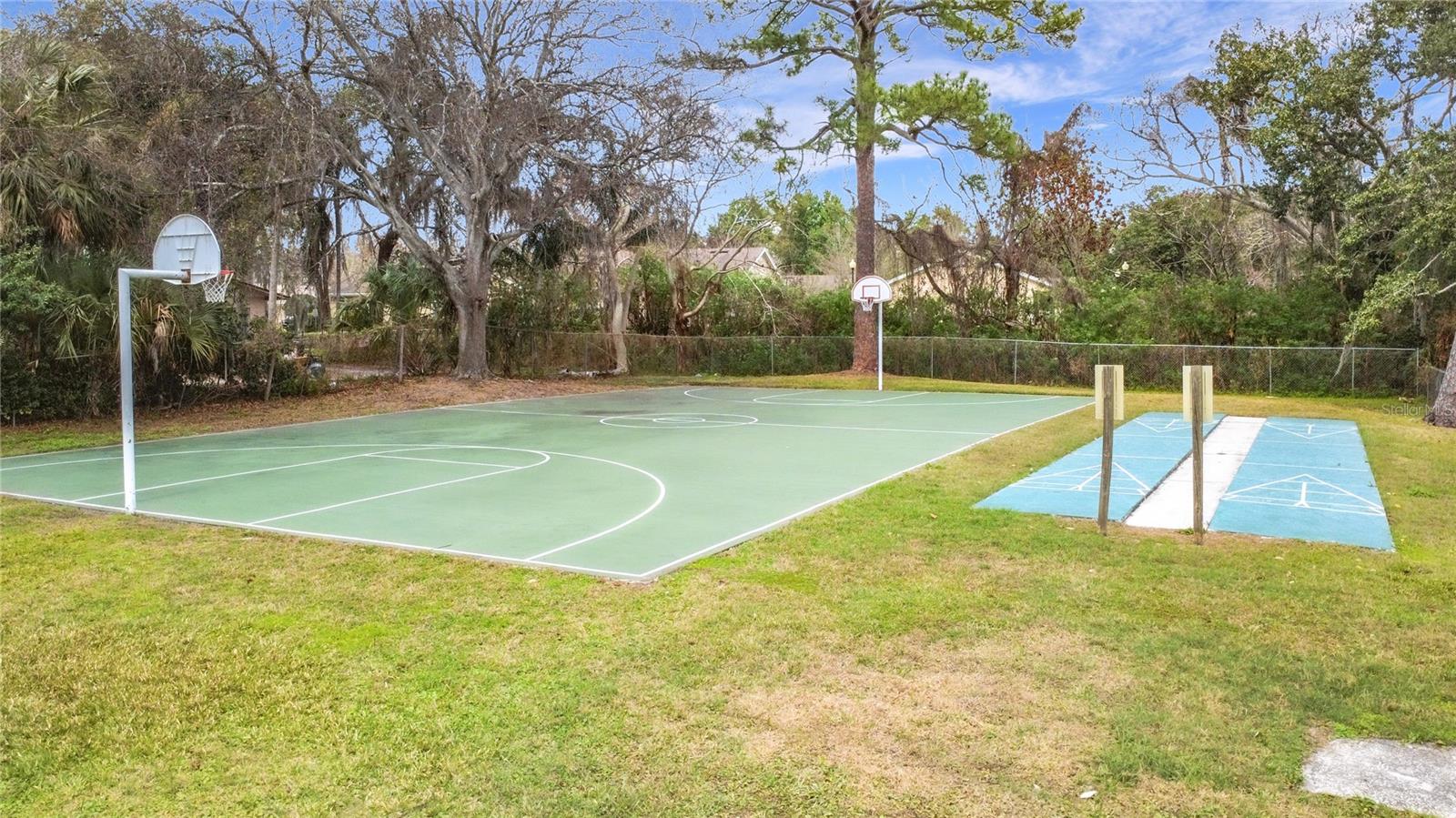 Listing photo id 44 for 139 Carolwood Boulevard