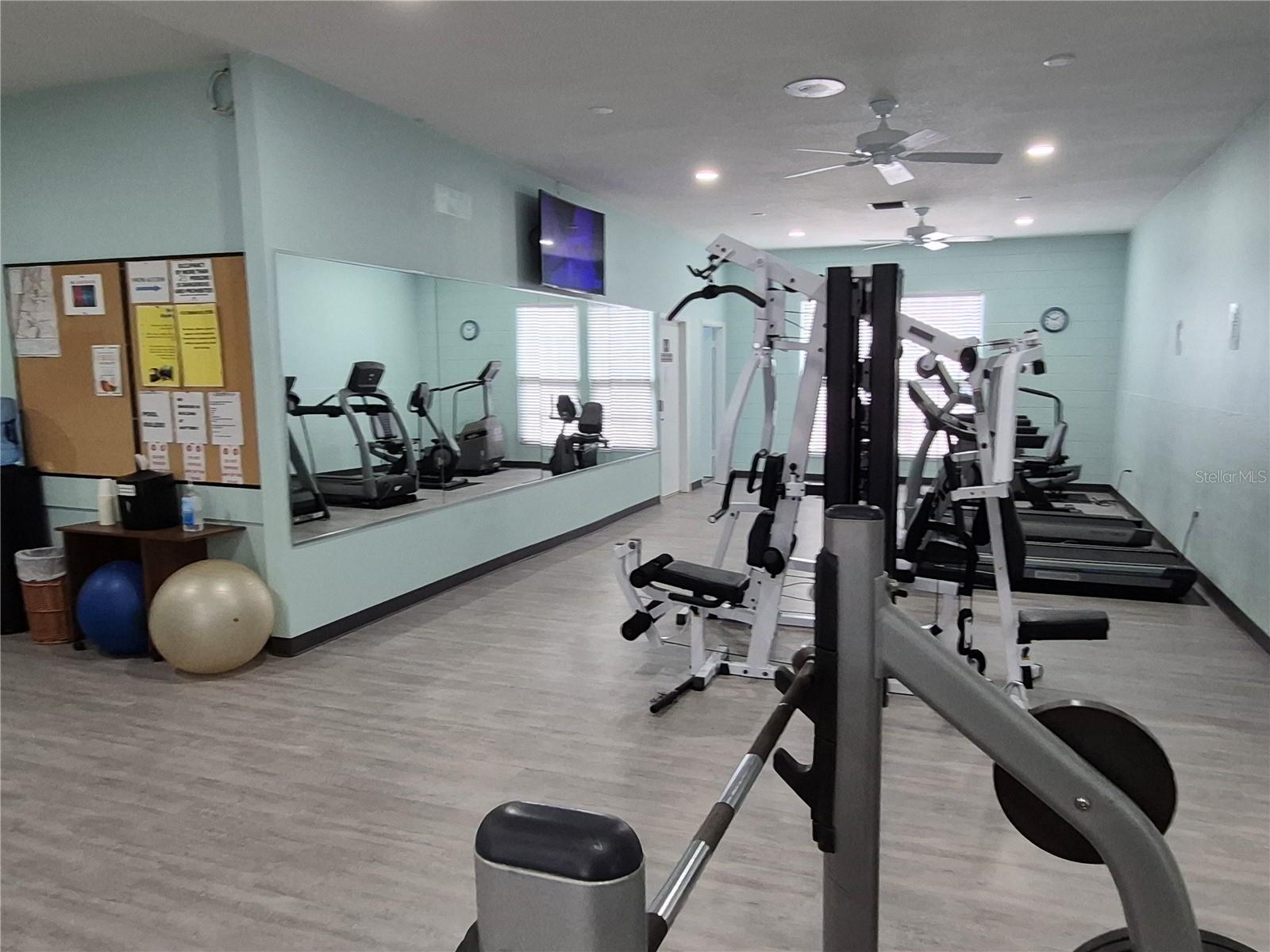 Listing photo id 51 for 139 Carolwood Boulevard