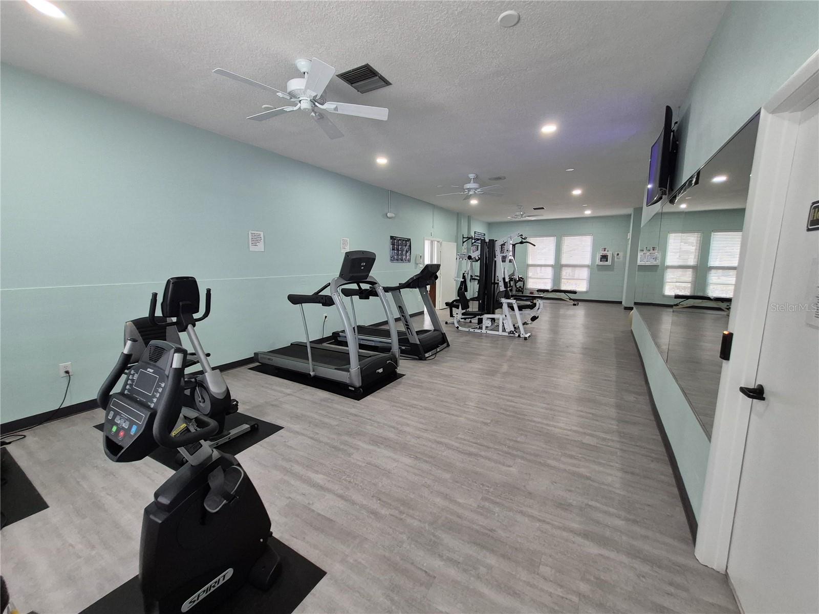 Listing photo id 52 for 139 Carolwood Boulevard