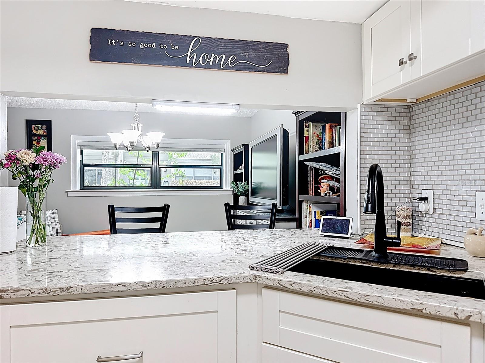 Listing photo id 4 for 139 Carolwood Boulevard